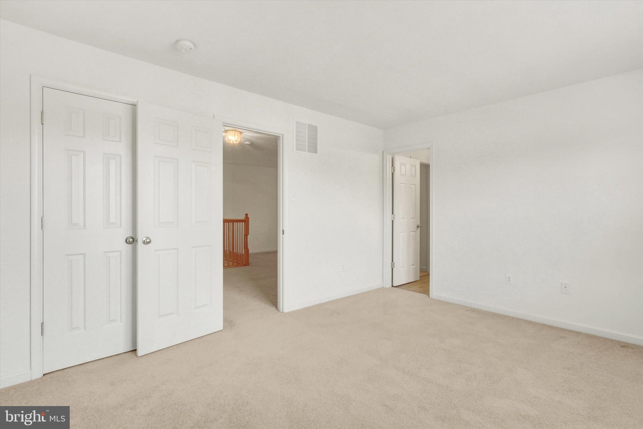 CAMELOT SQUARE - Residential