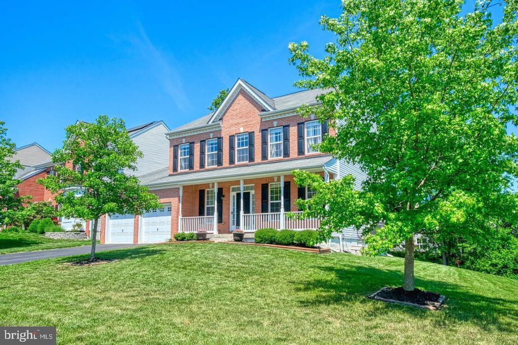 Photo of 35530 Sarasota Street, ROUND HILL, VA 20141 (MLS # VALO2108368)