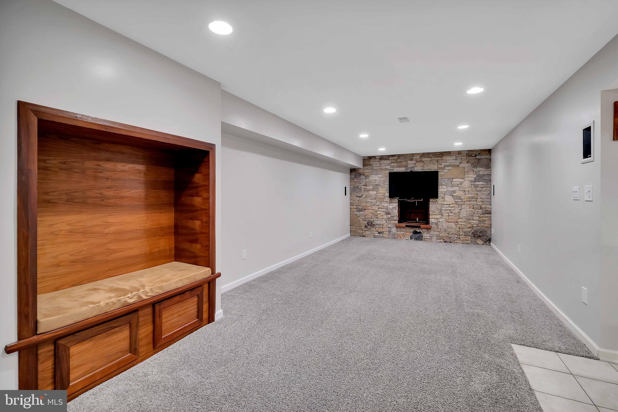 MOUNTAIN VALLEY - Residential