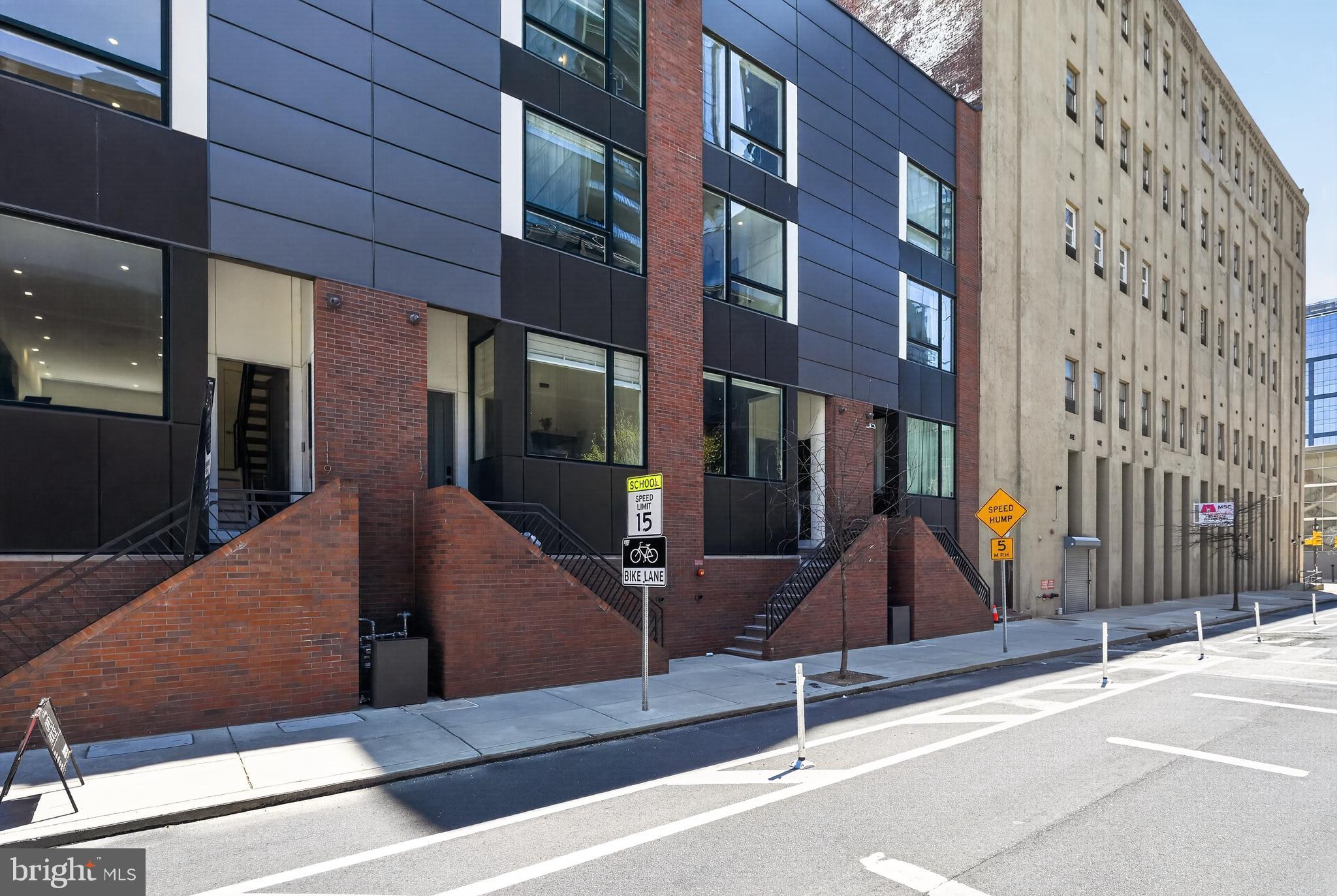 LOGAN SQUARE - Residential