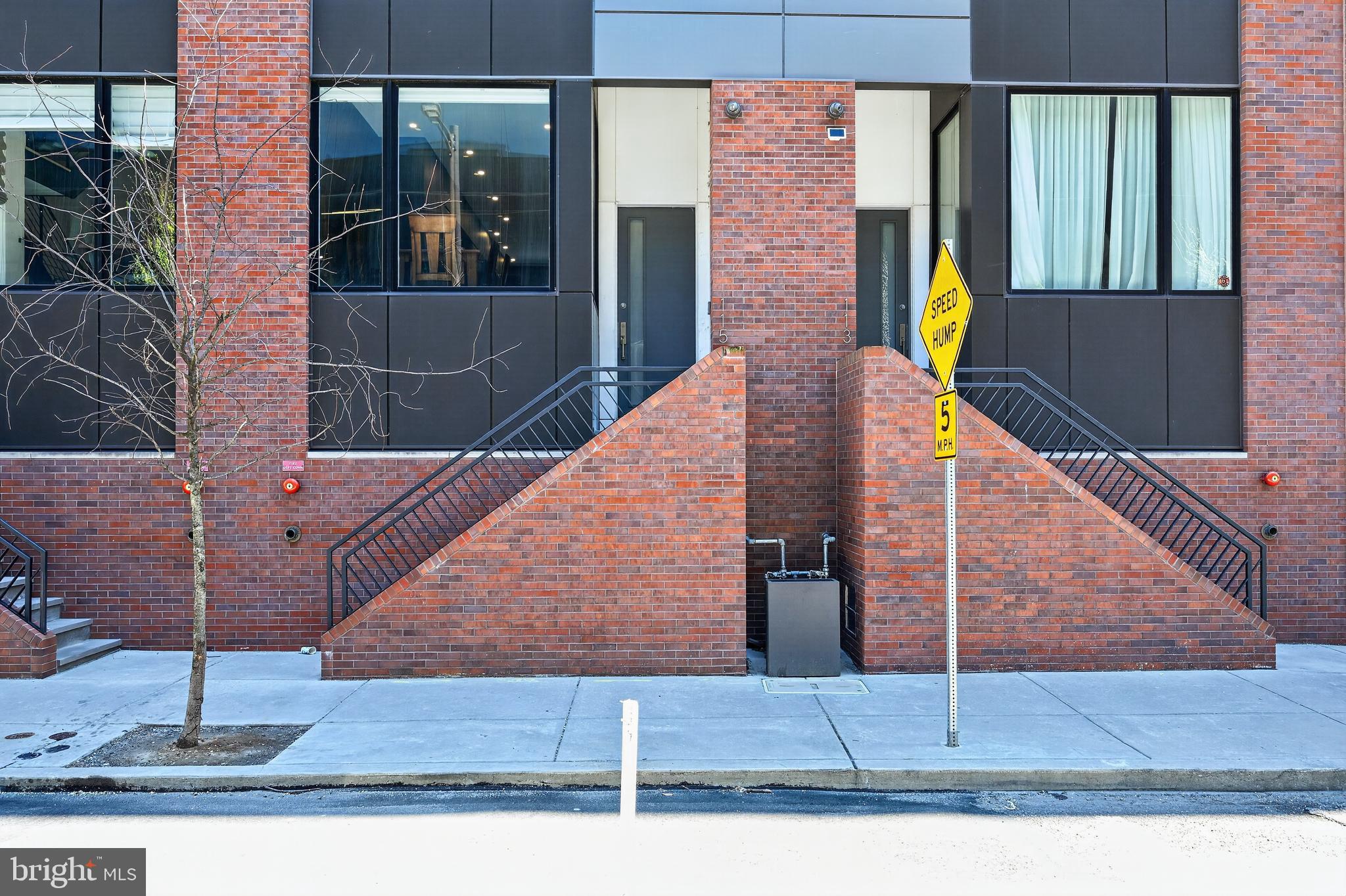 LOGAN SQUARE - Residential