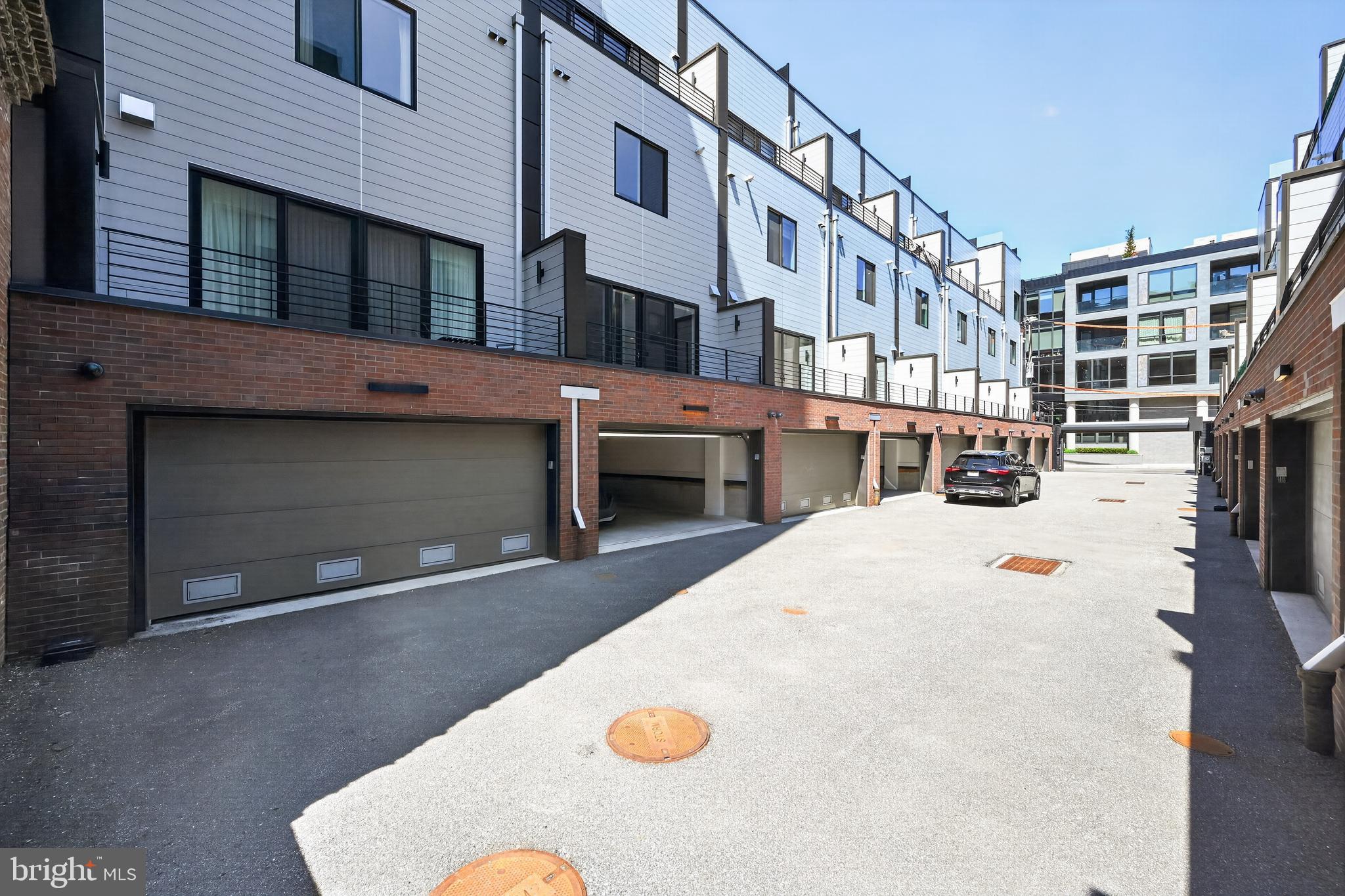 LOGAN SQUARE - Residential