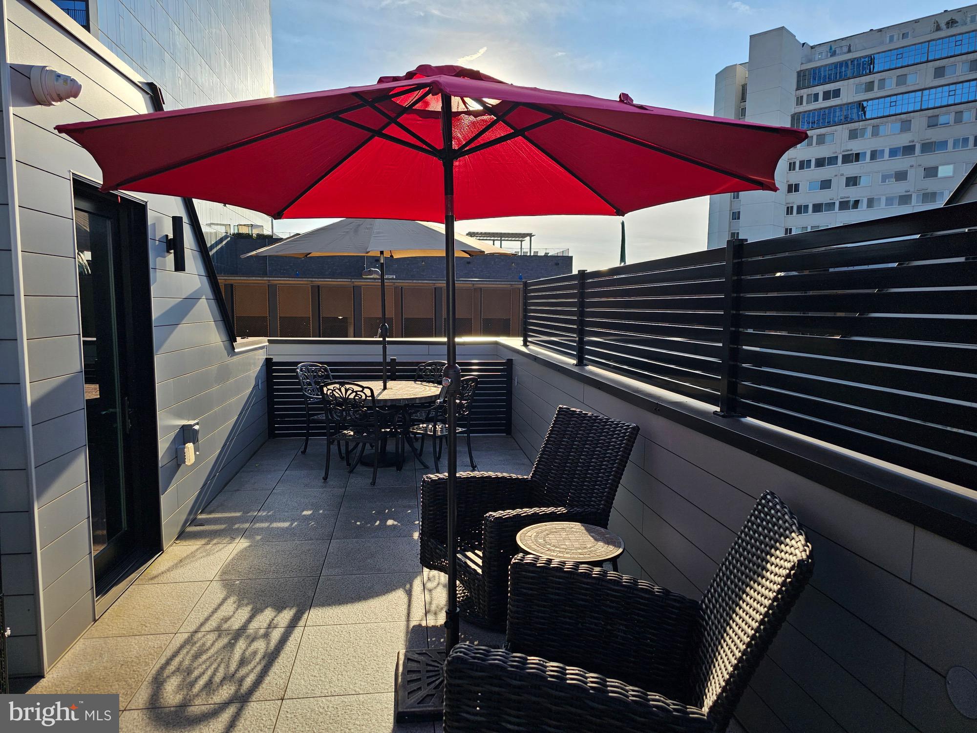 LOGAN SQUARE - Residential