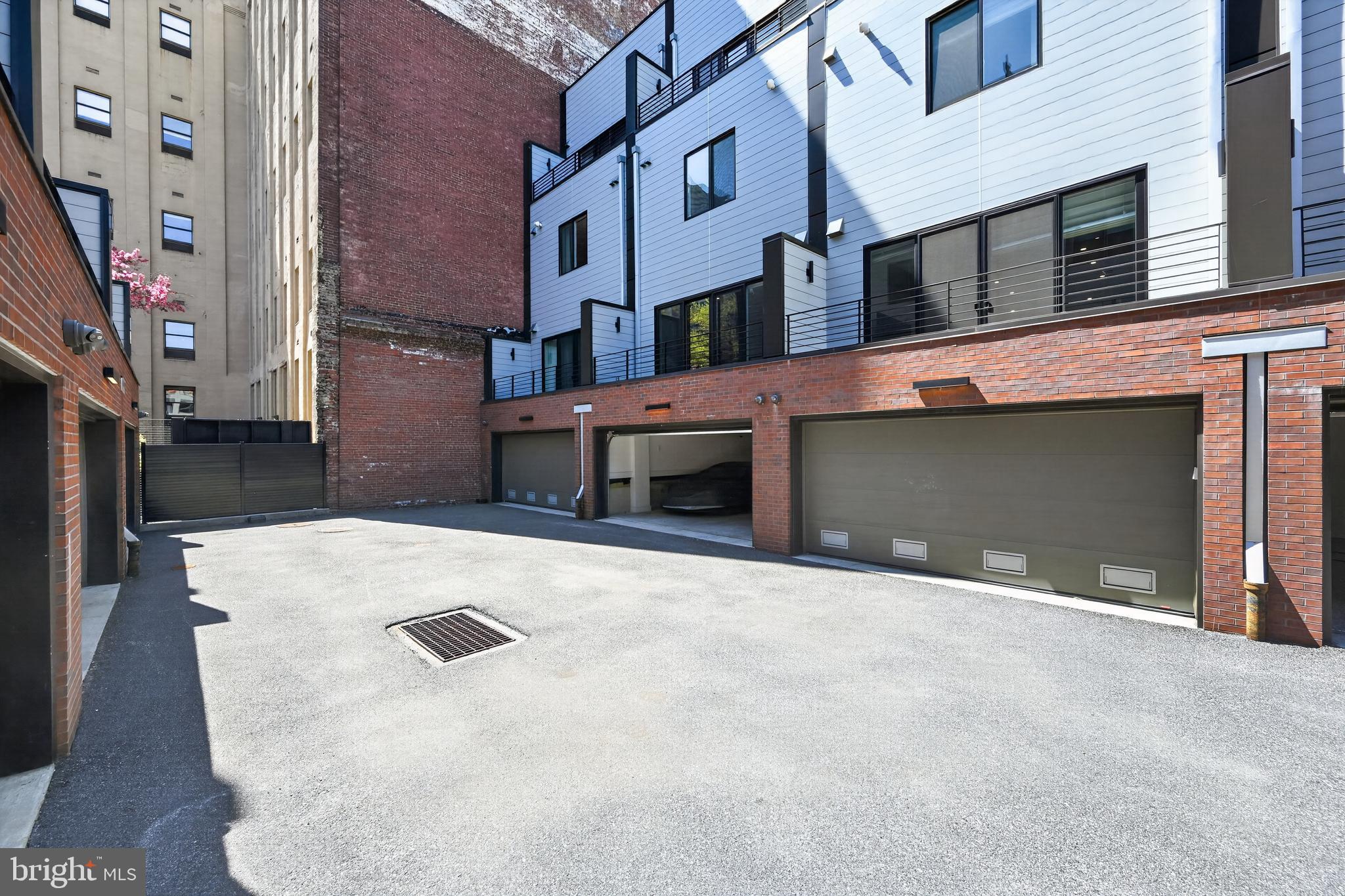 LOGAN SQUARE - Residential