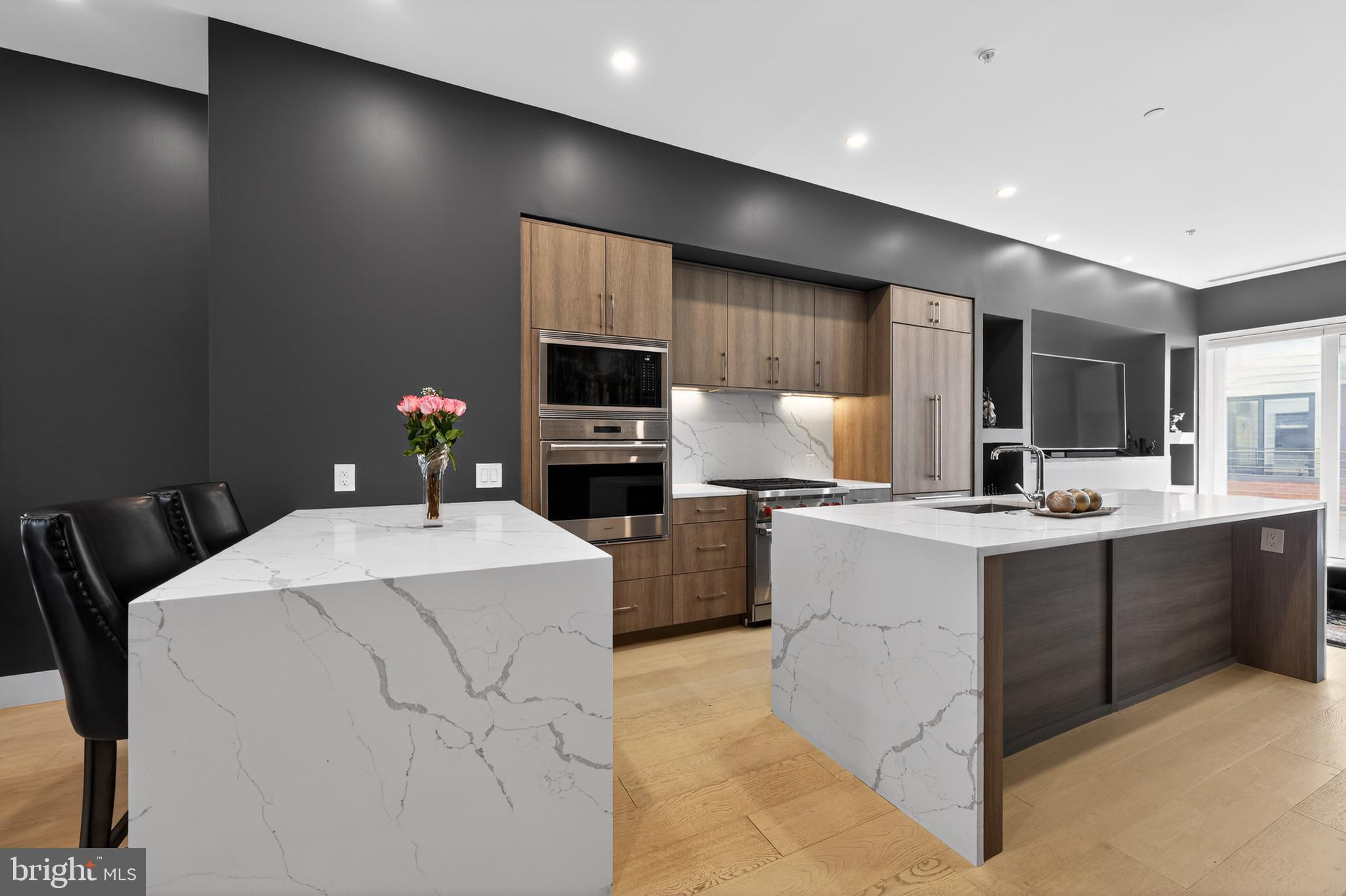 LOGAN SQUARE - Residential