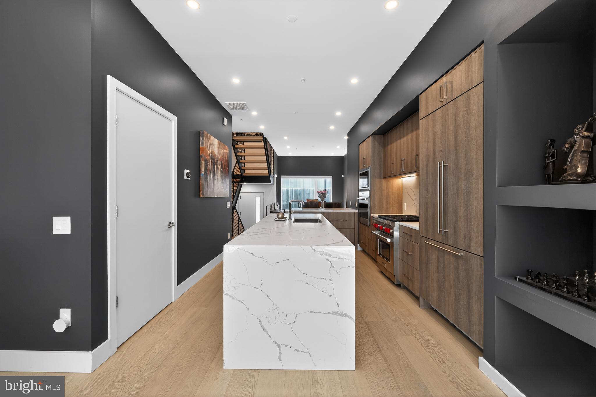 LOGAN SQUARE - Residential