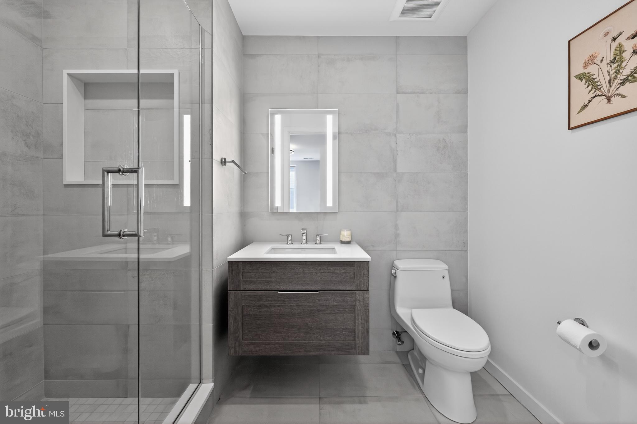 LOGAN SQUARE - Residential