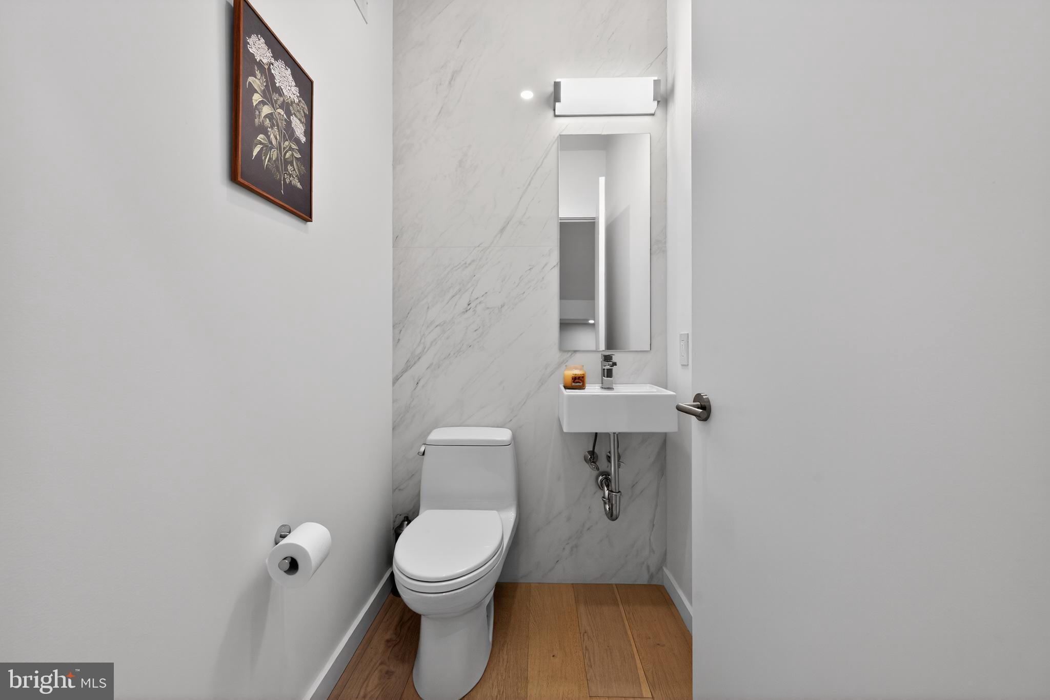 LOGAN SQUARE - Residential