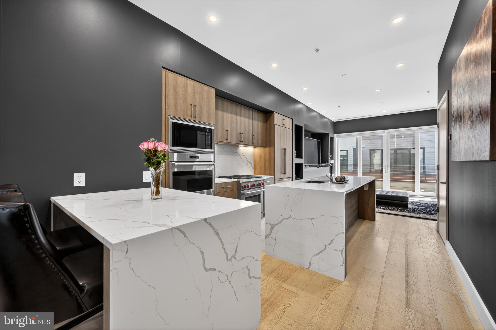 LOGAN SQUARE - Residential