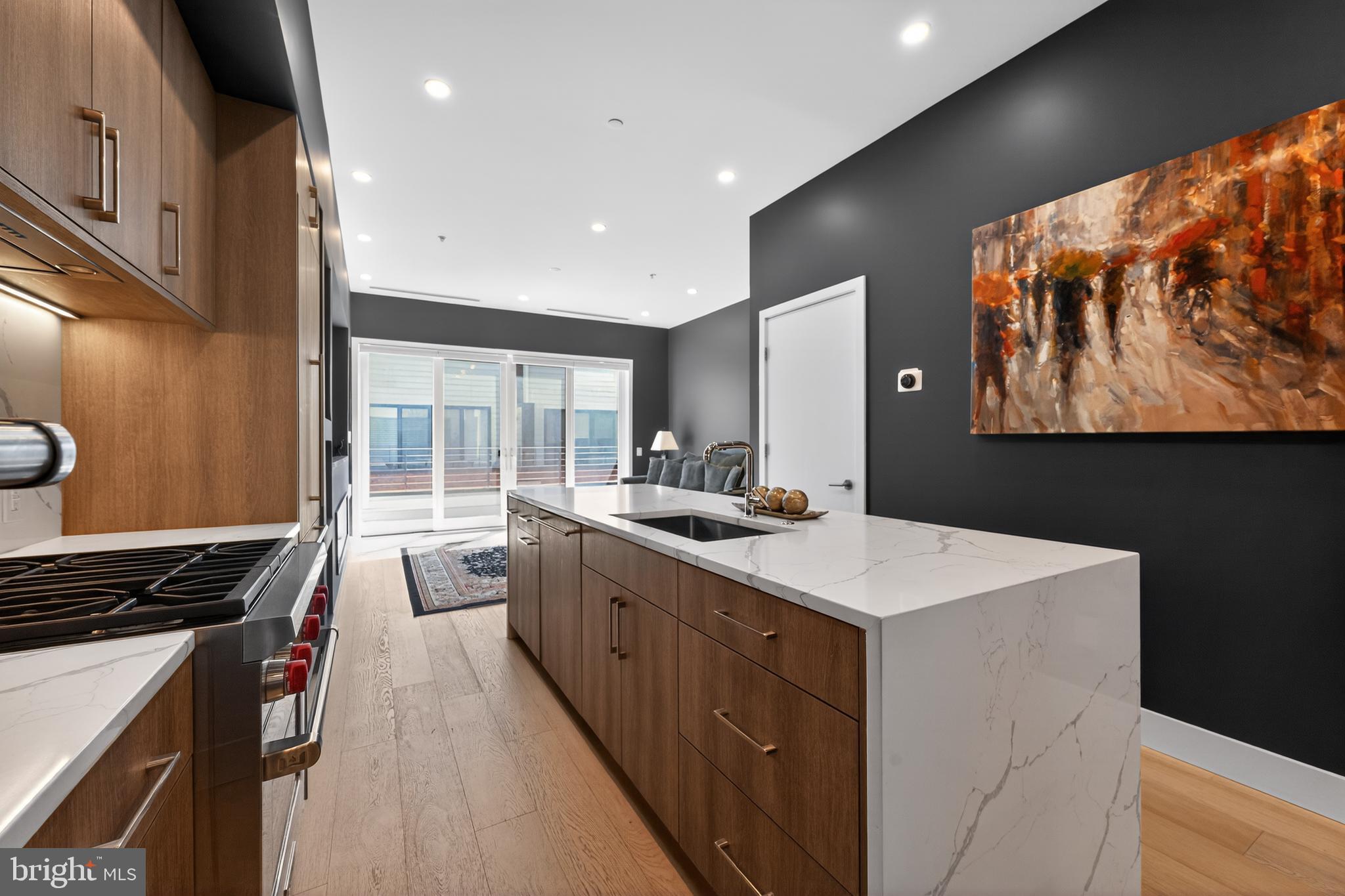 LOGAN SQUARE - Residential