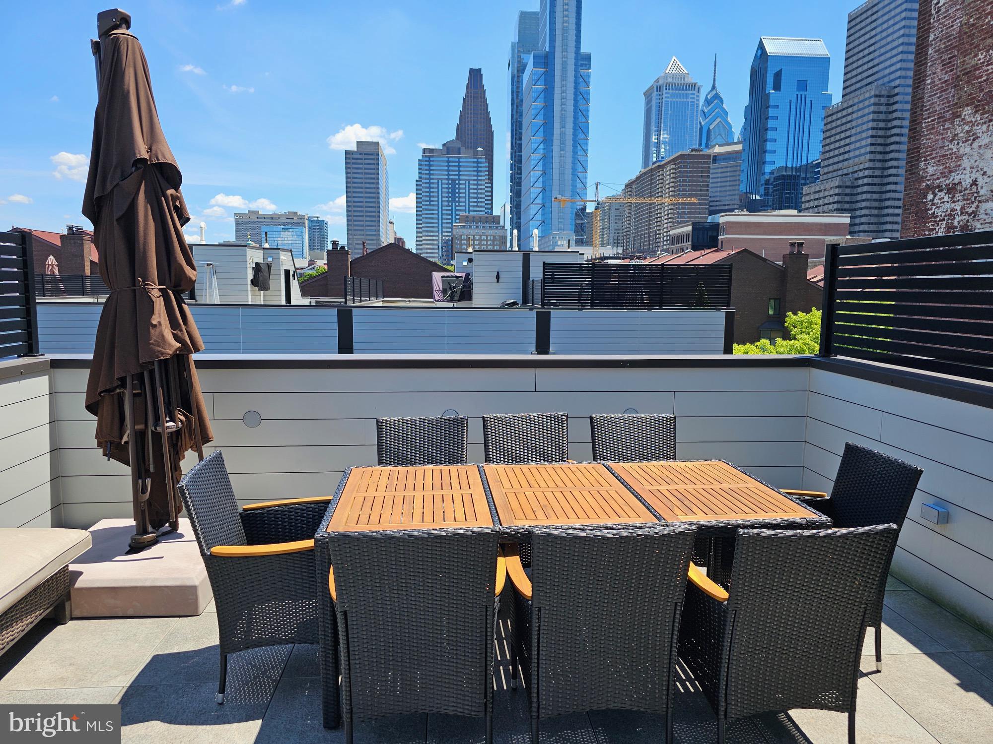 LOGAN SQUARE - Residential