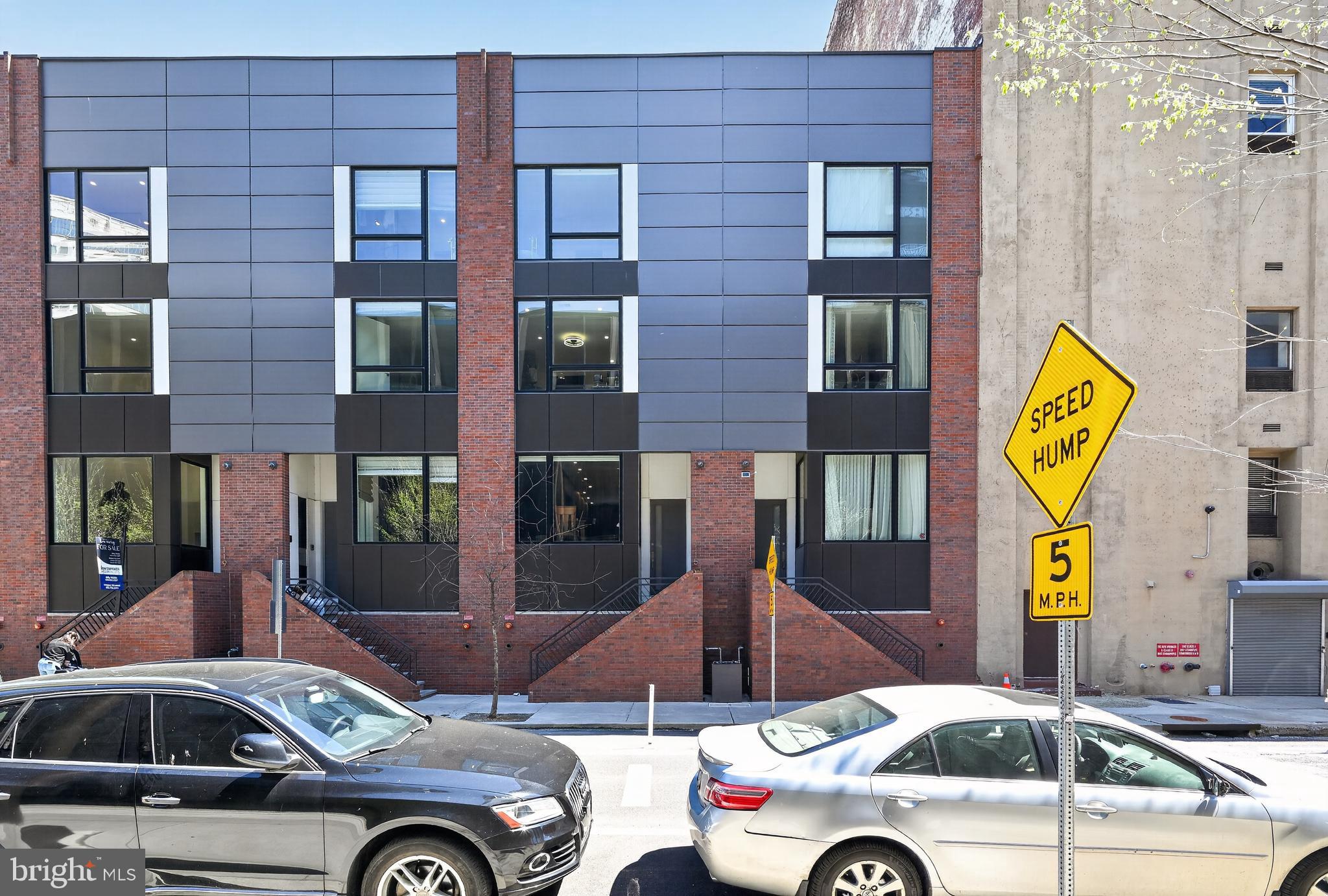 LOGAN SQUARE - Residential