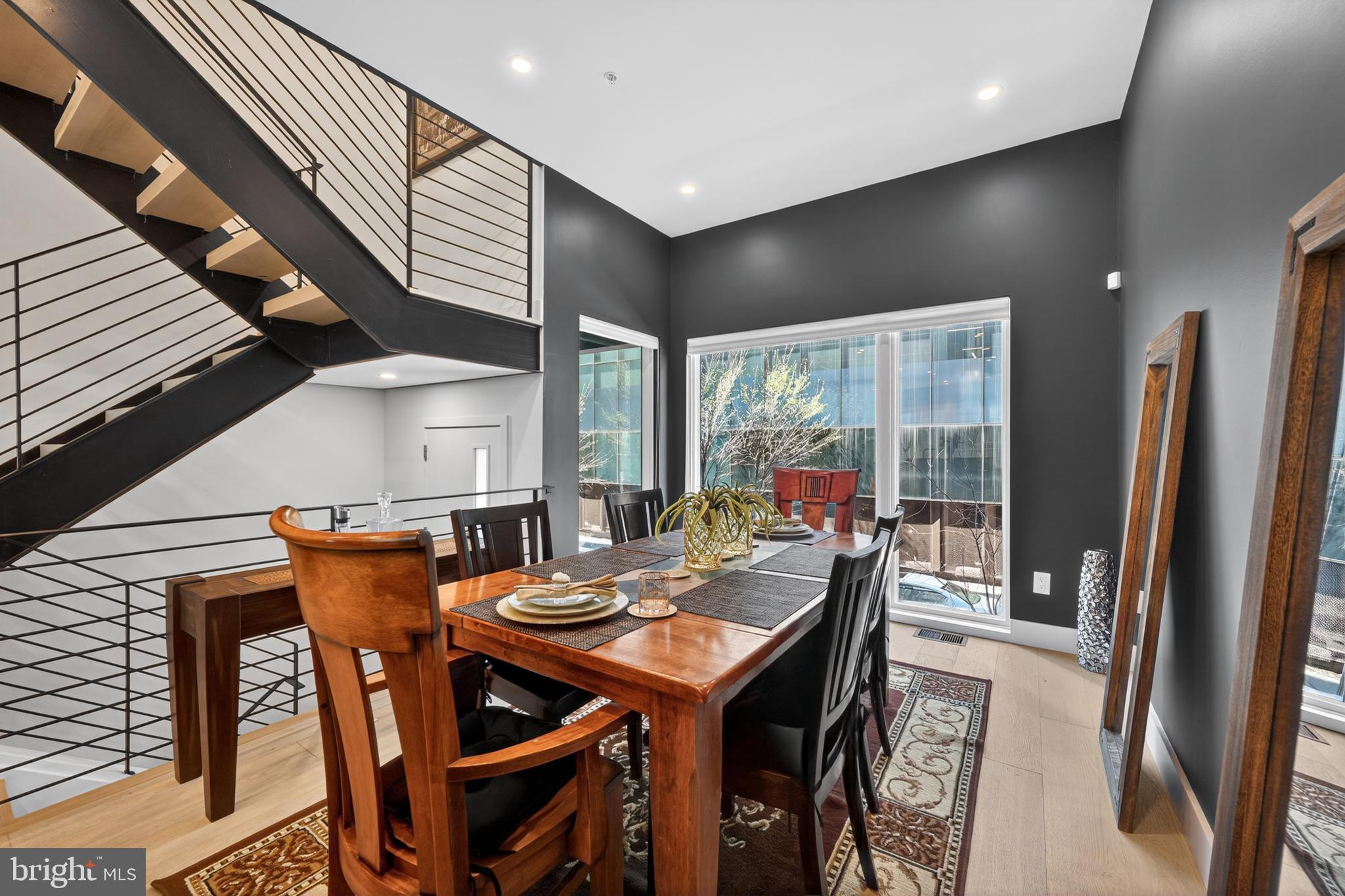 LOGAN SQUARE - Residential