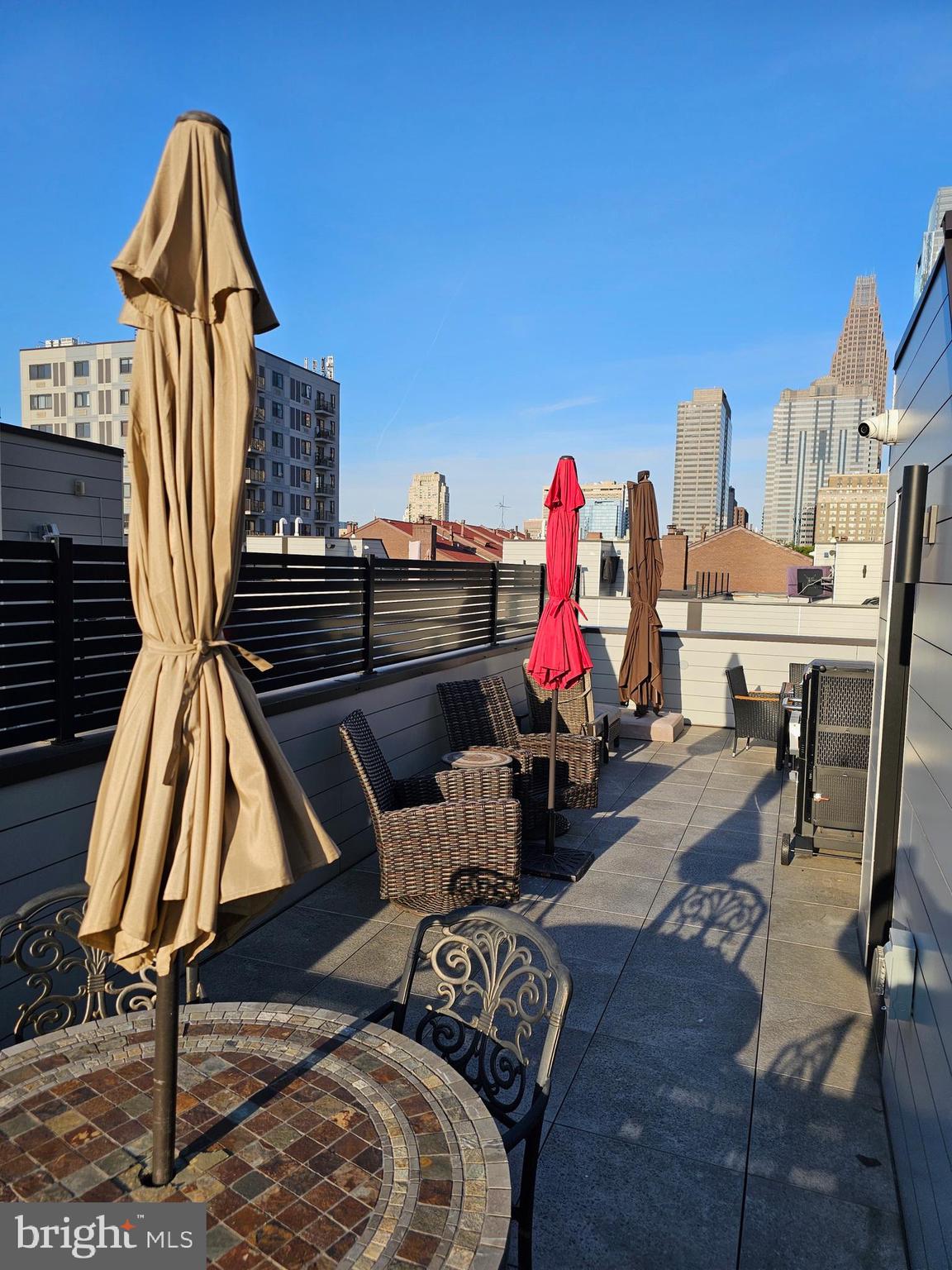 LOGAN SQUARE - Residential