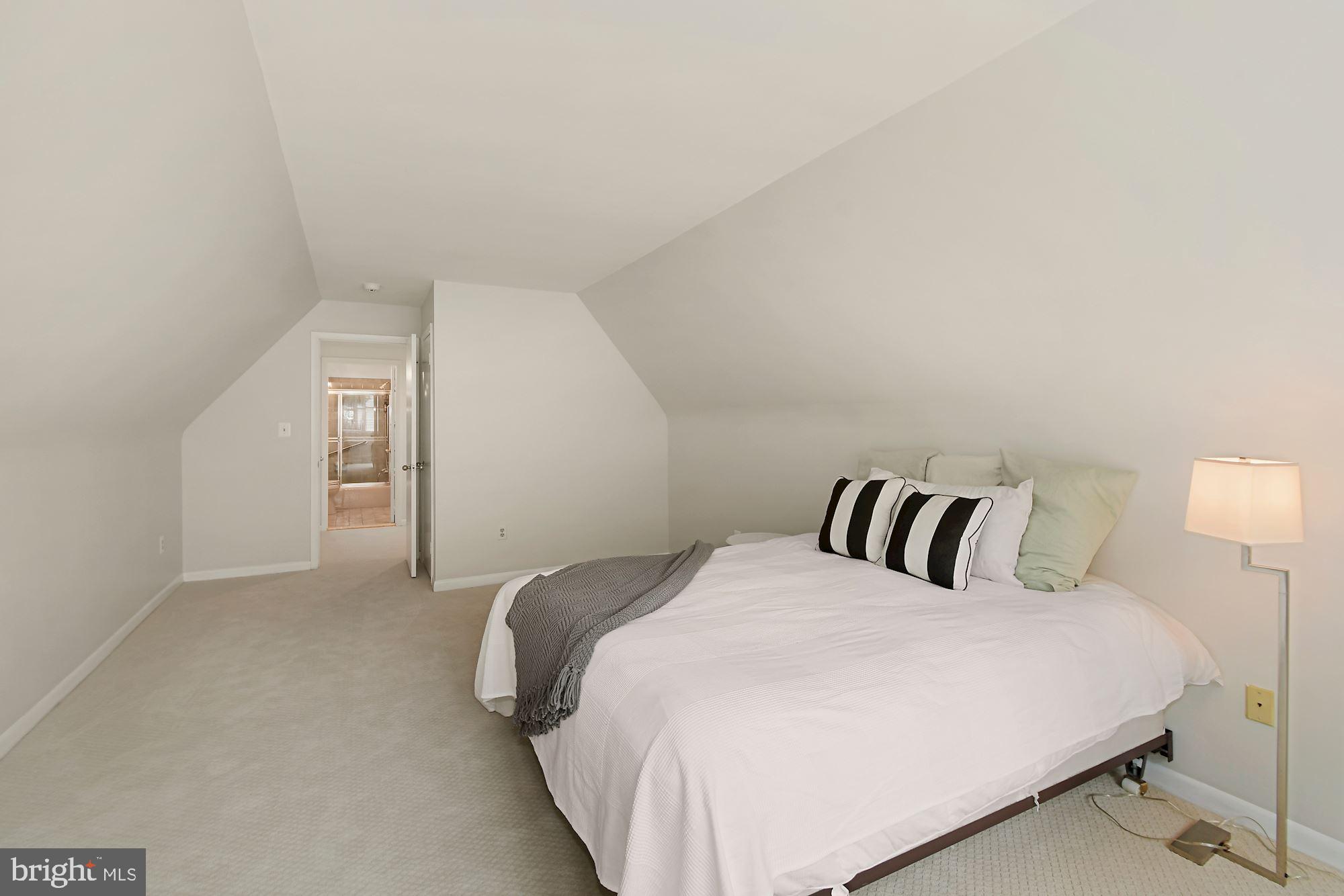 MCLEAN STATION - Residential