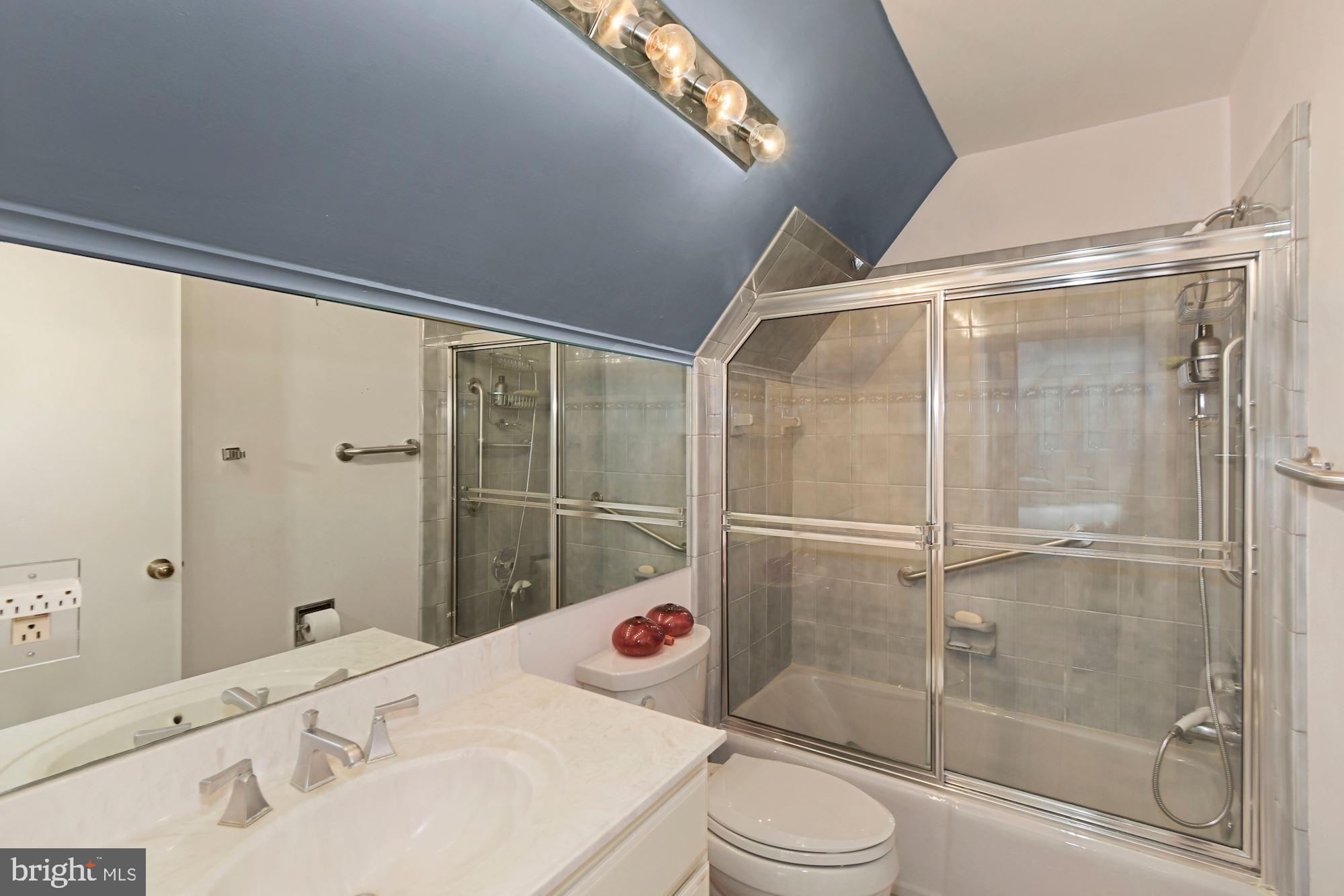 MCLEAN STATION - Residential