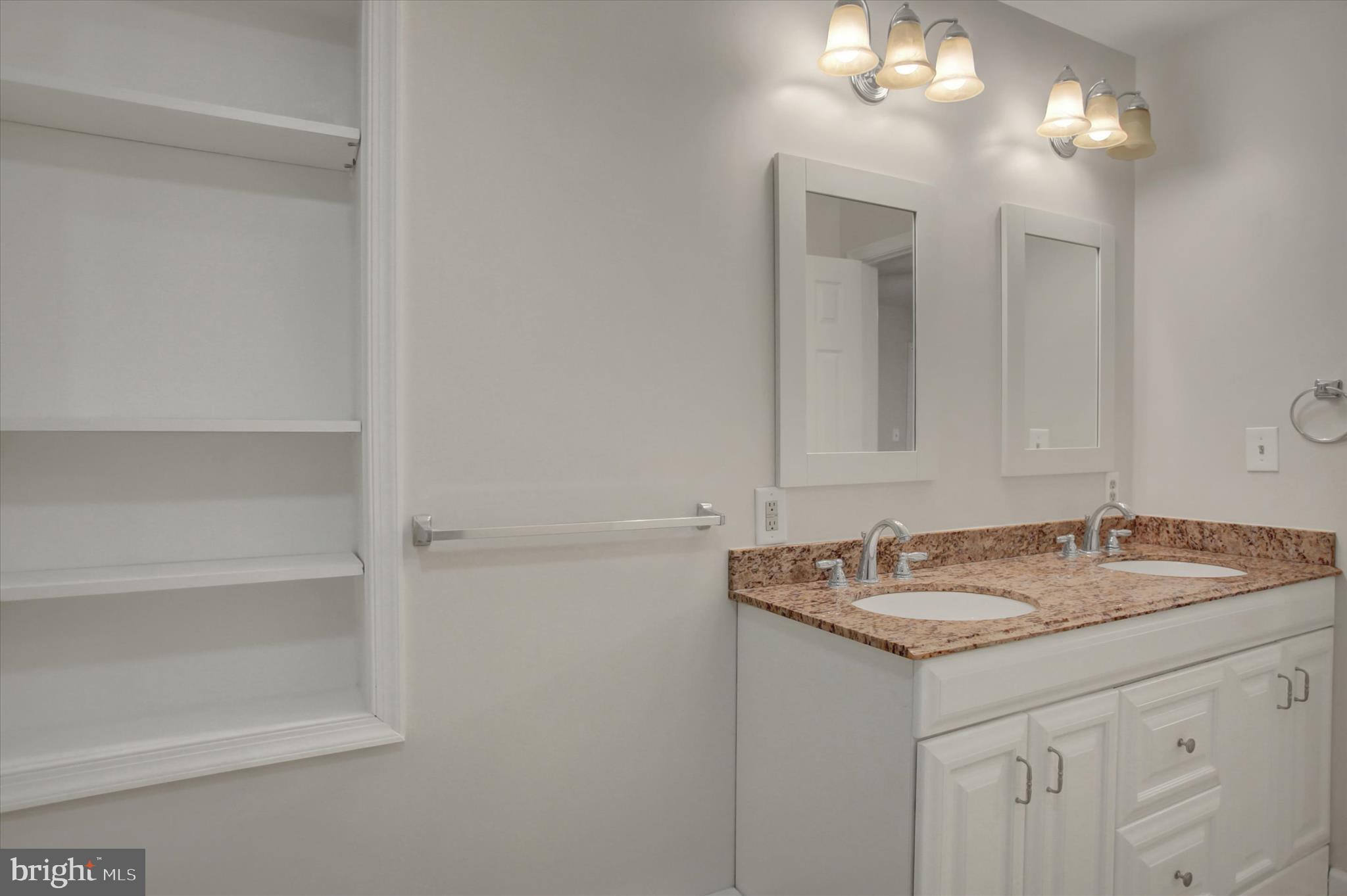 KNOB HILL - Residential