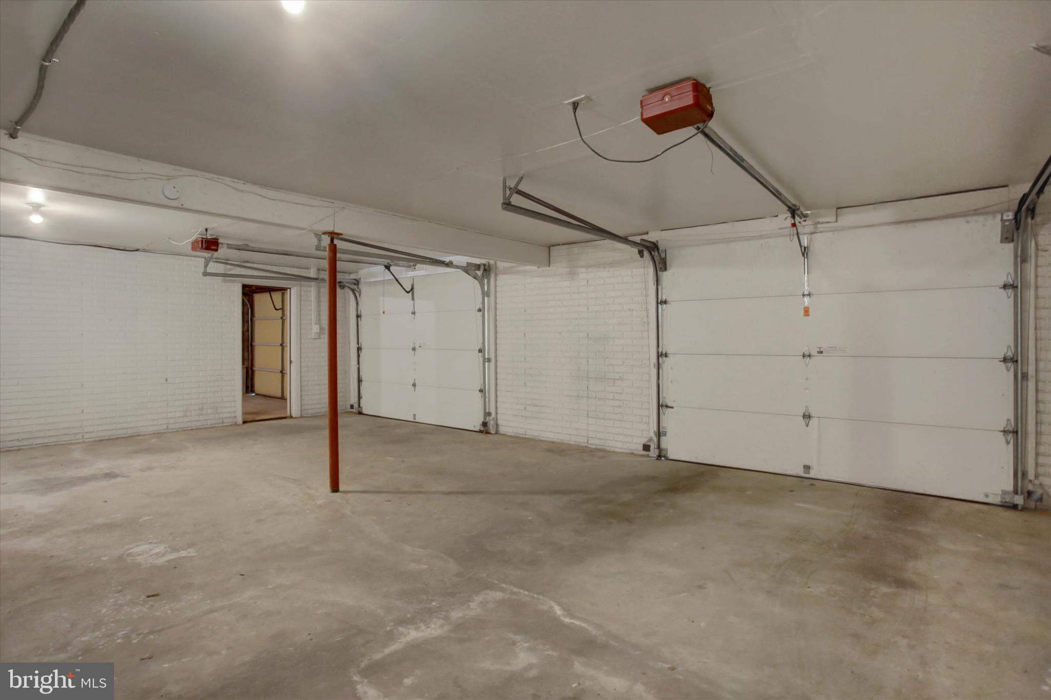 KNOB HILL - Residential