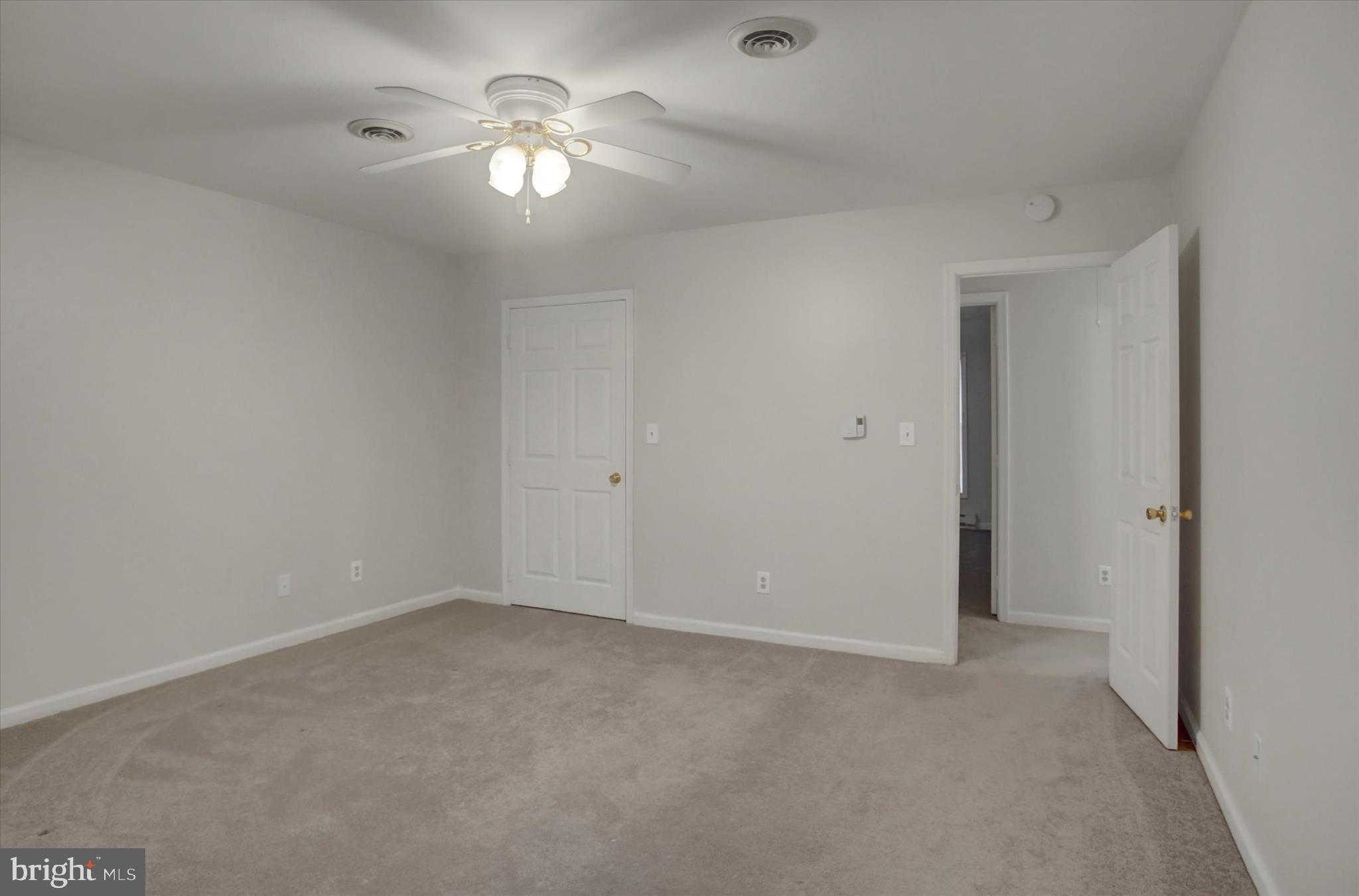 KNOB HILL - Residential