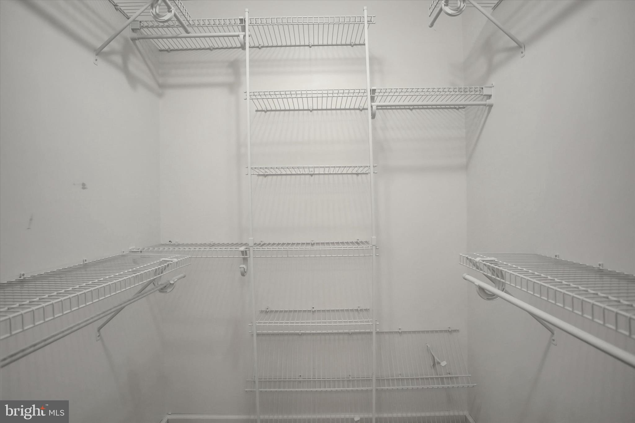 KNOB HILL - Residential