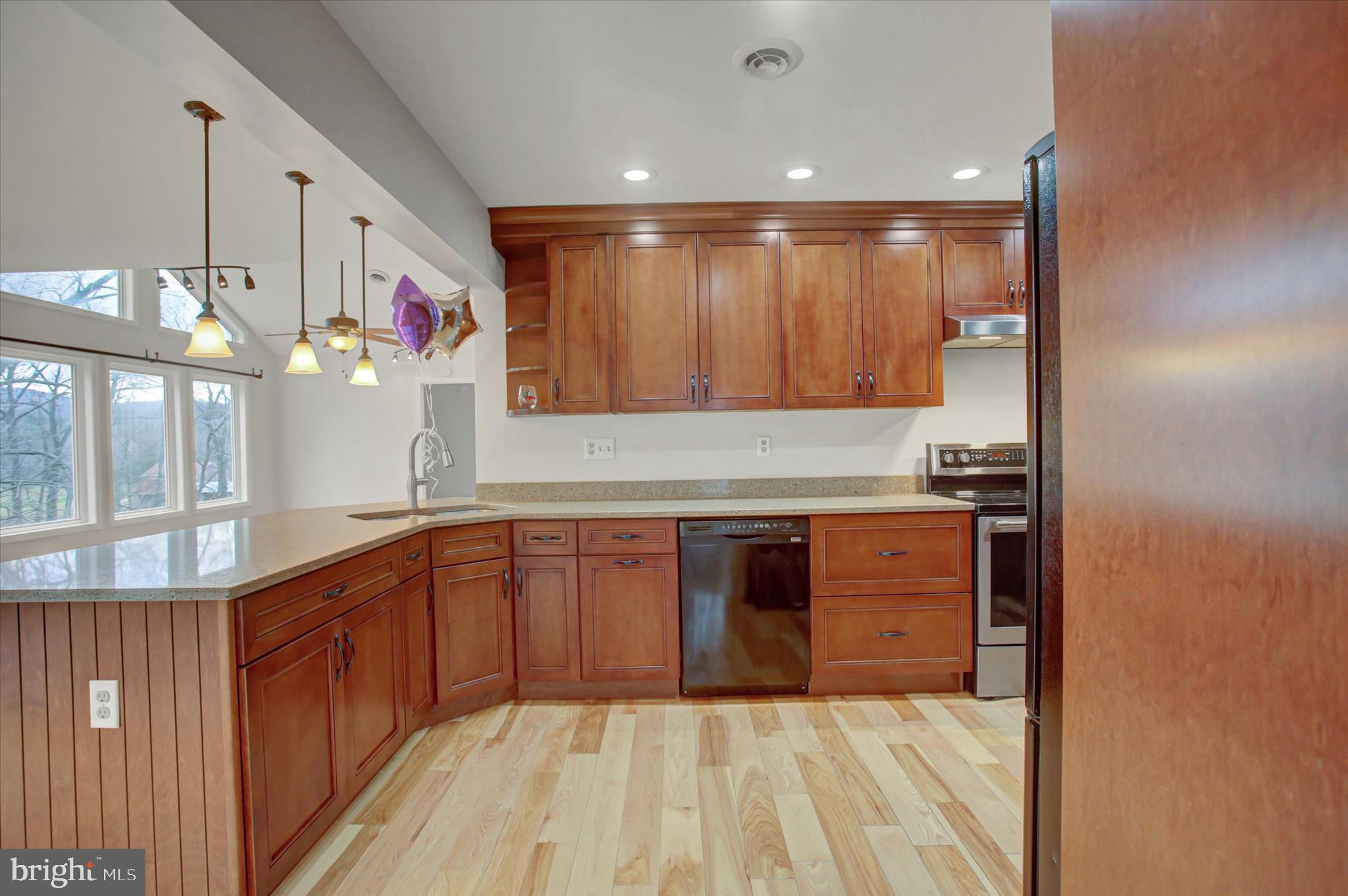 KNOB HILL - Residential