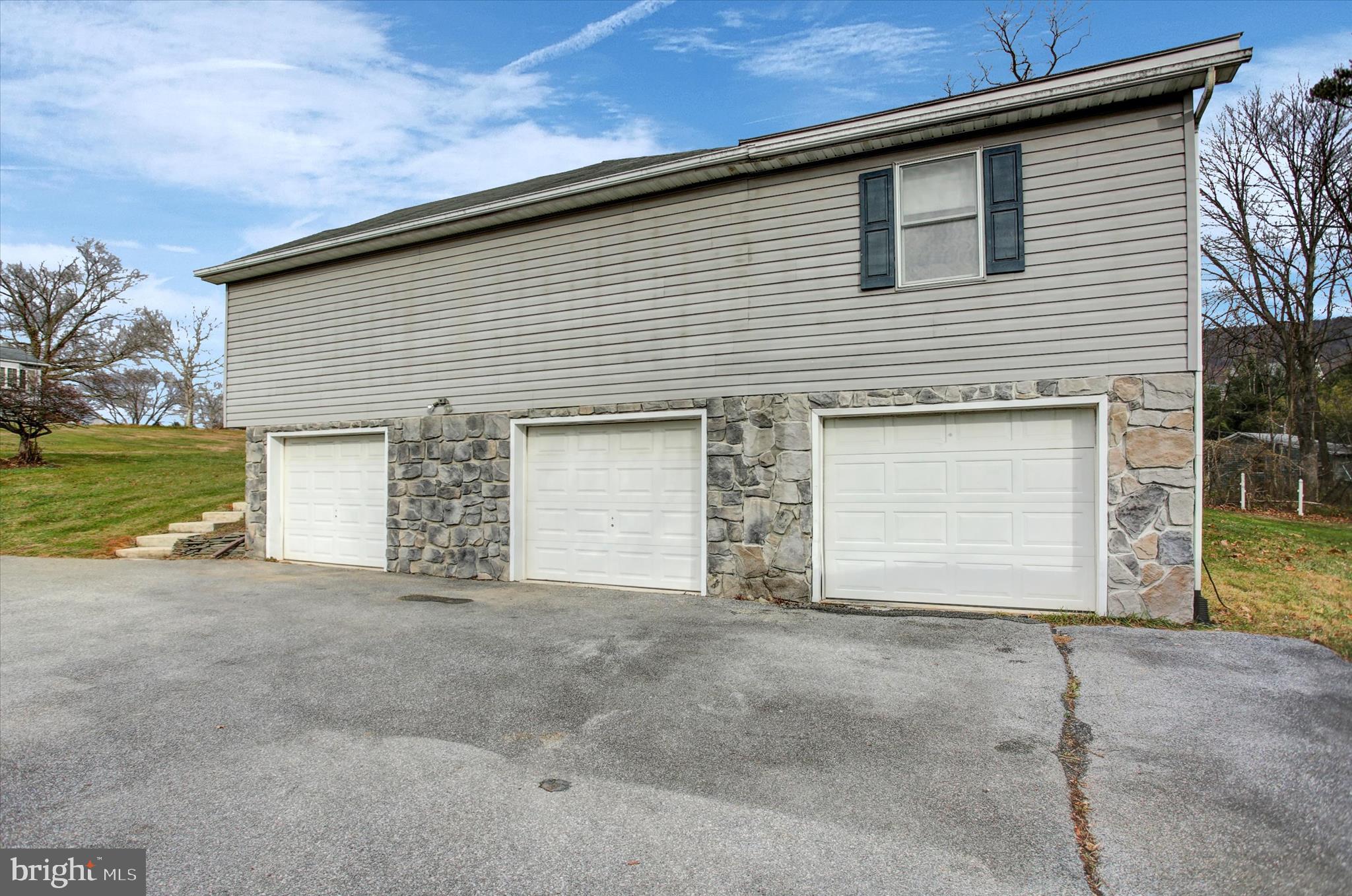 KNOB HILL - Residential