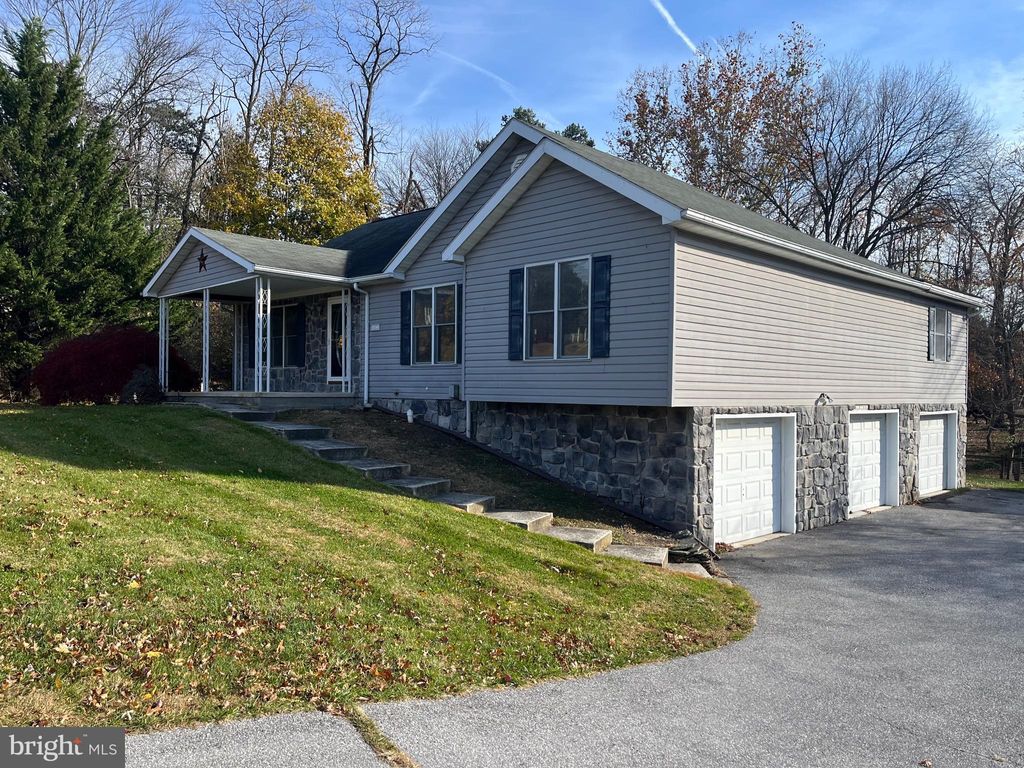 Photo of 1032 Upland Dr, FAYETTEVILLE, PA 17222 (MLS # PAFL2031172)