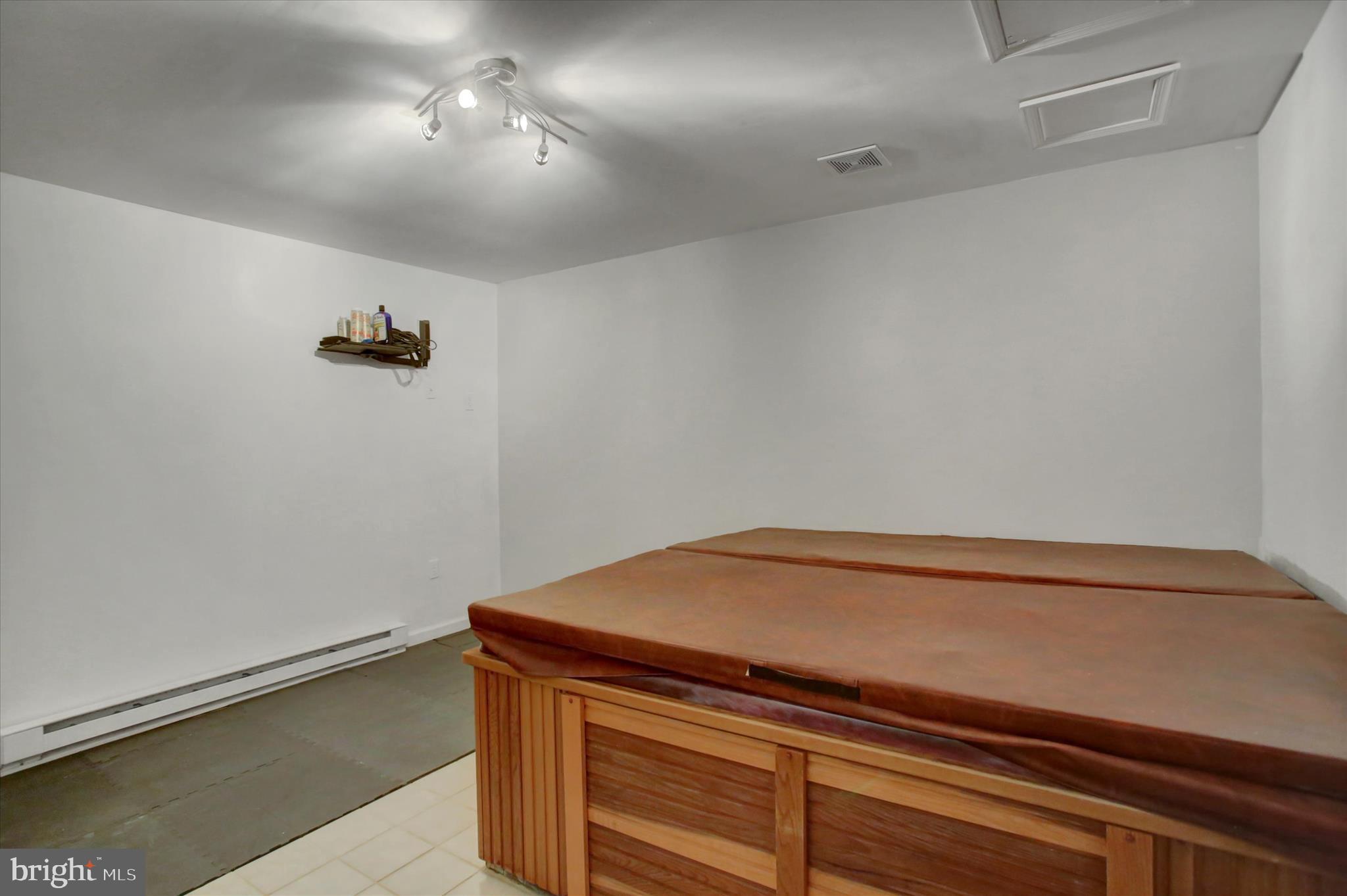 KNOB HILL - Residential