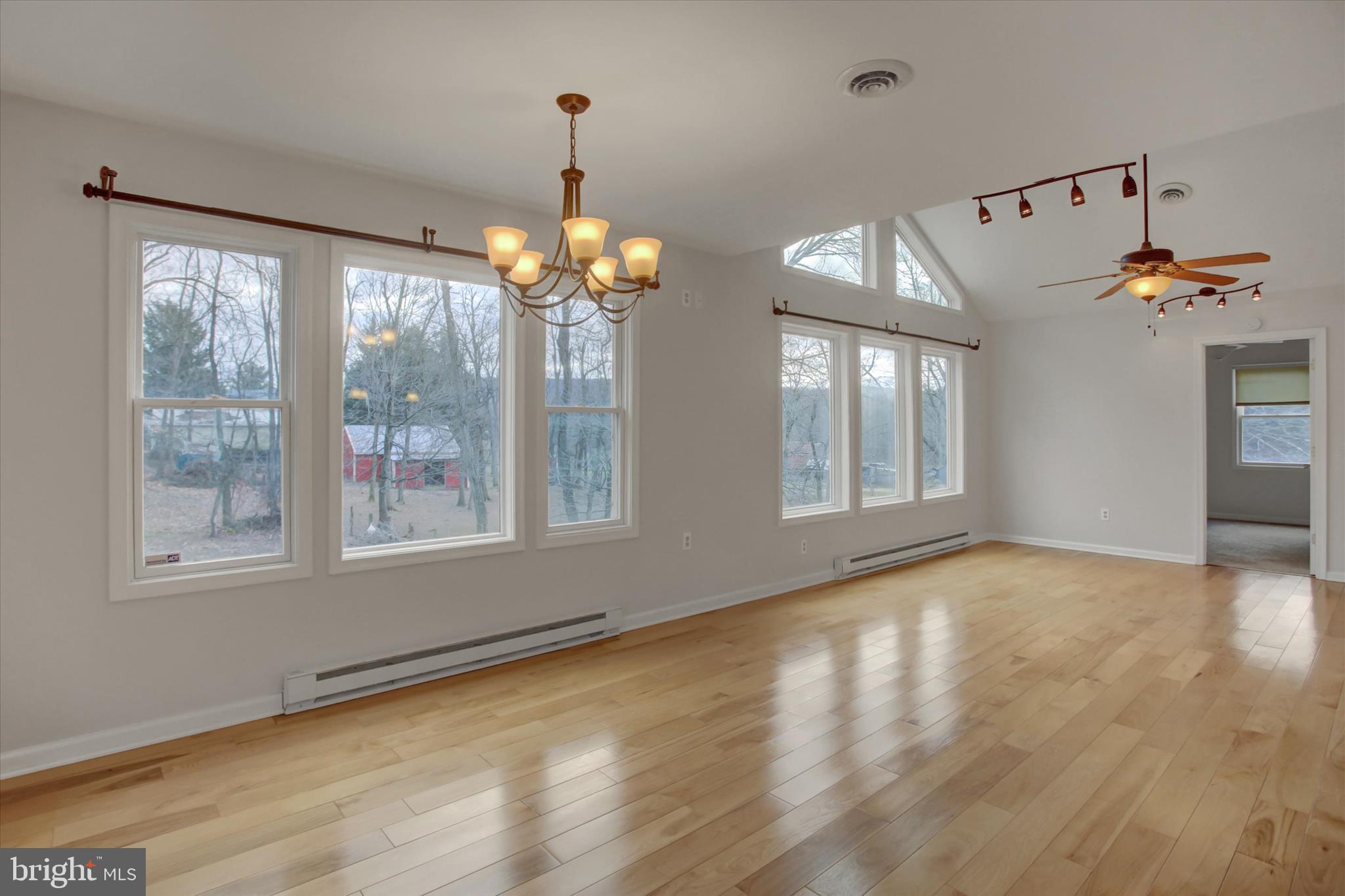 KNOB HILL - Residential