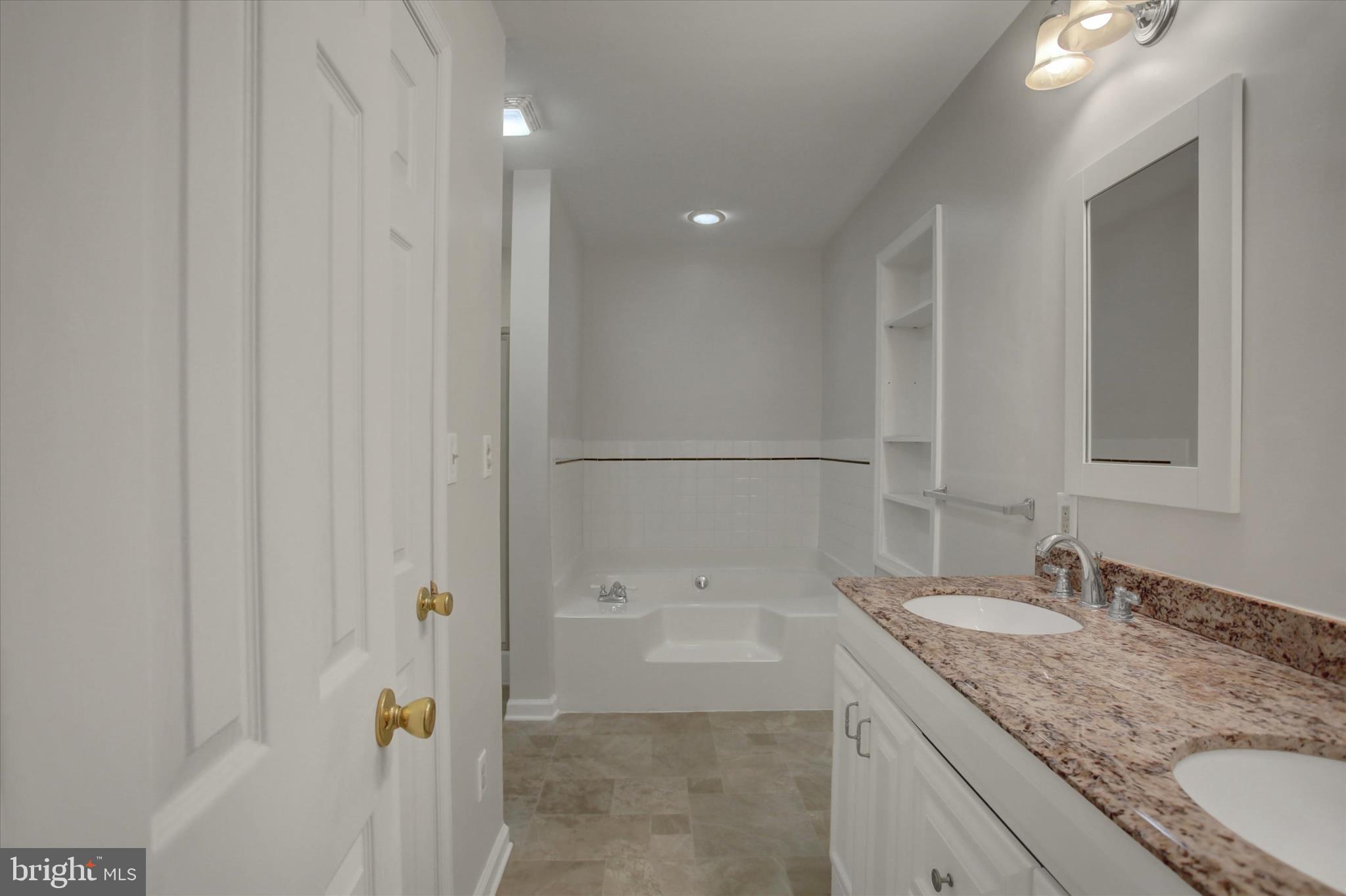 KNOB HILL - Residential