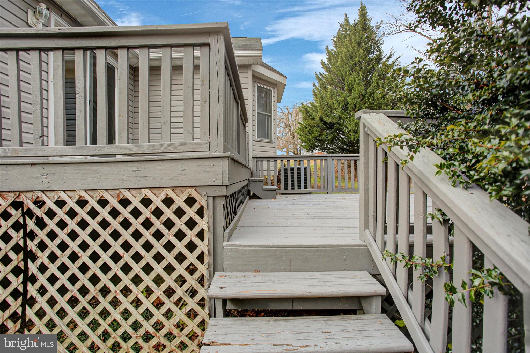 KNOB HILL - Residential