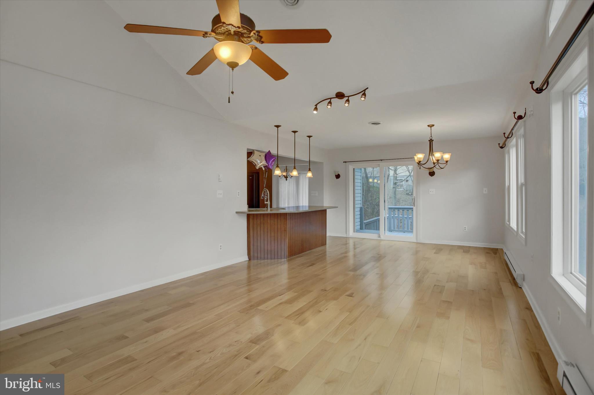 KNOB HILL - Residential