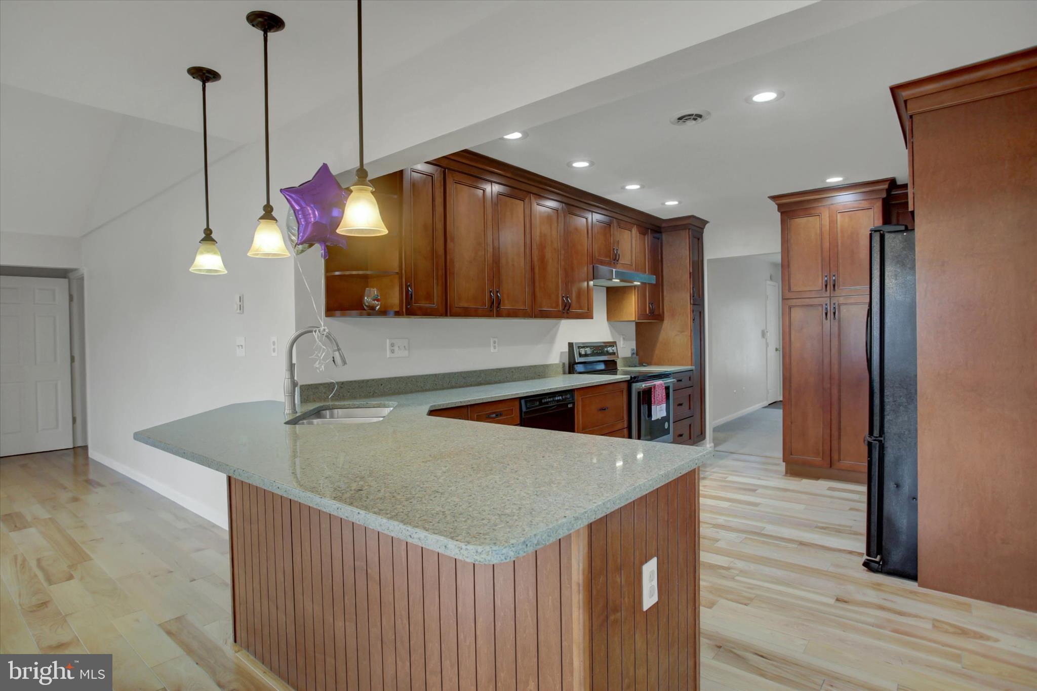 KNOB HILL - Residential