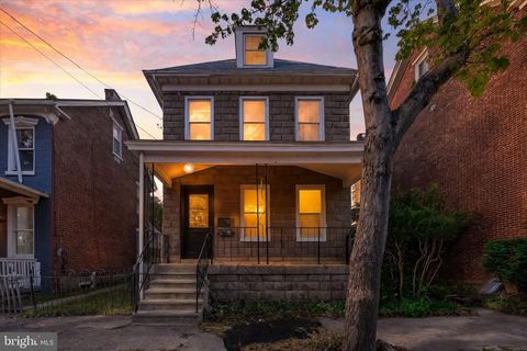 Photo of 627 Chestnut Street, POTTSTOWN, PA 19464 (MLS # PAMC2156812)