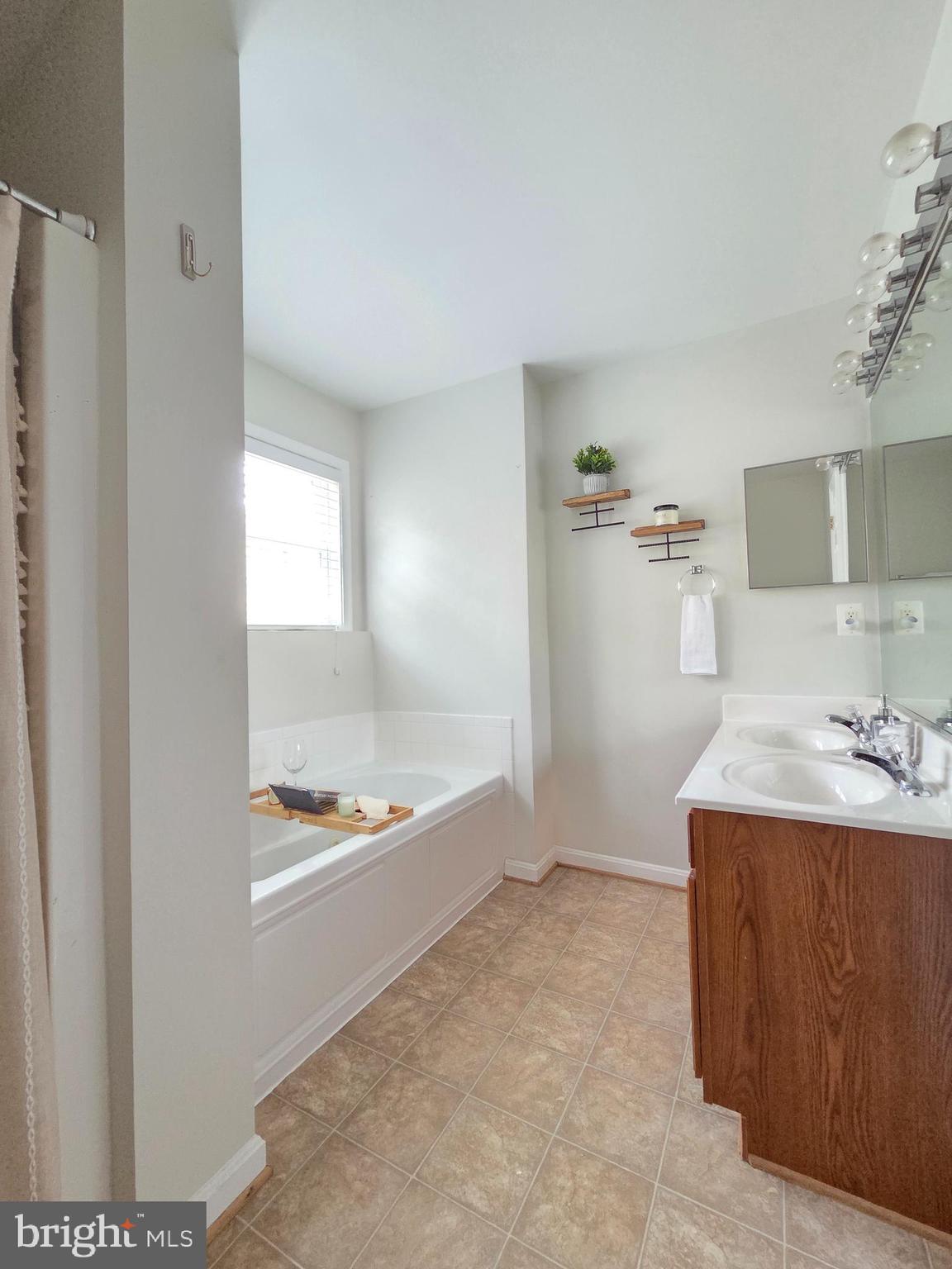 STRATFORD HARBOUR - Residential