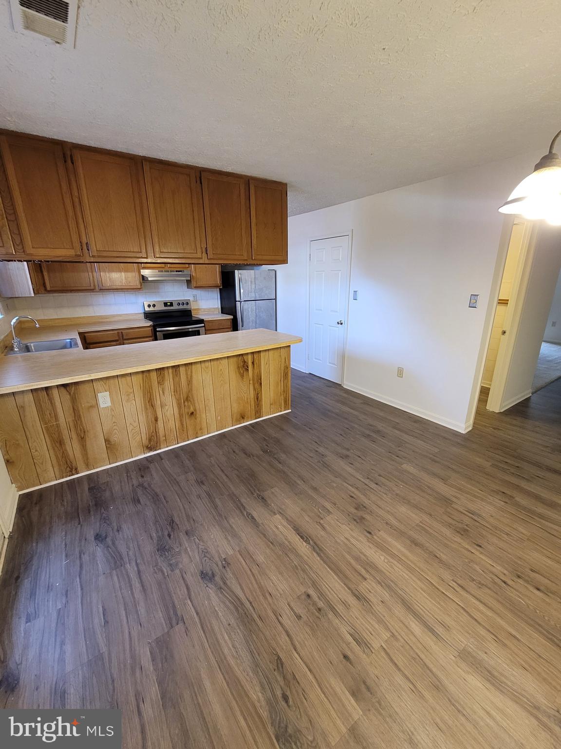 ST CHARLES SUB - HAMPSHIRE - Residential Lease