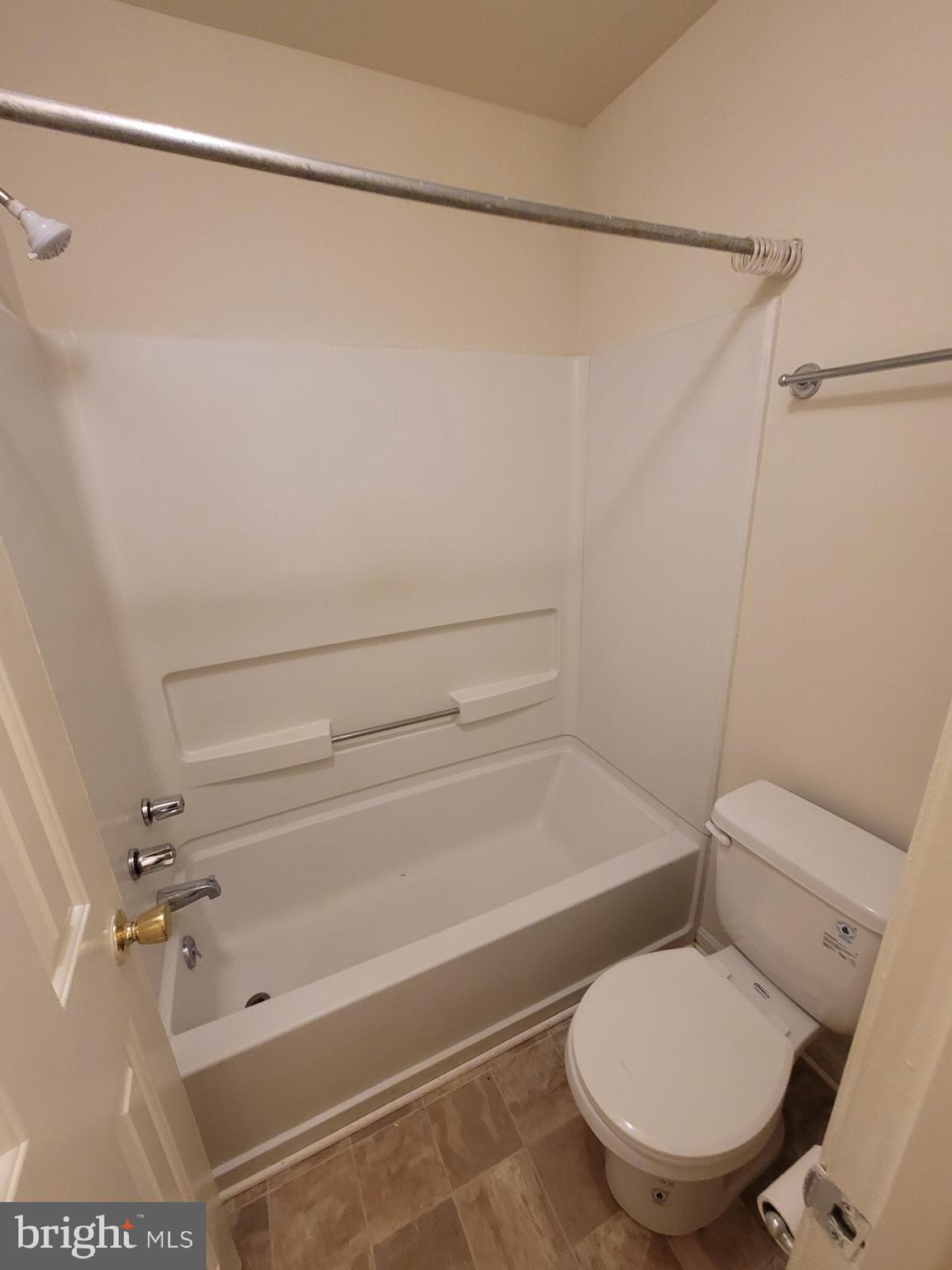 ST CHARLES SUB - HAMPSHIRE - Residential Lease