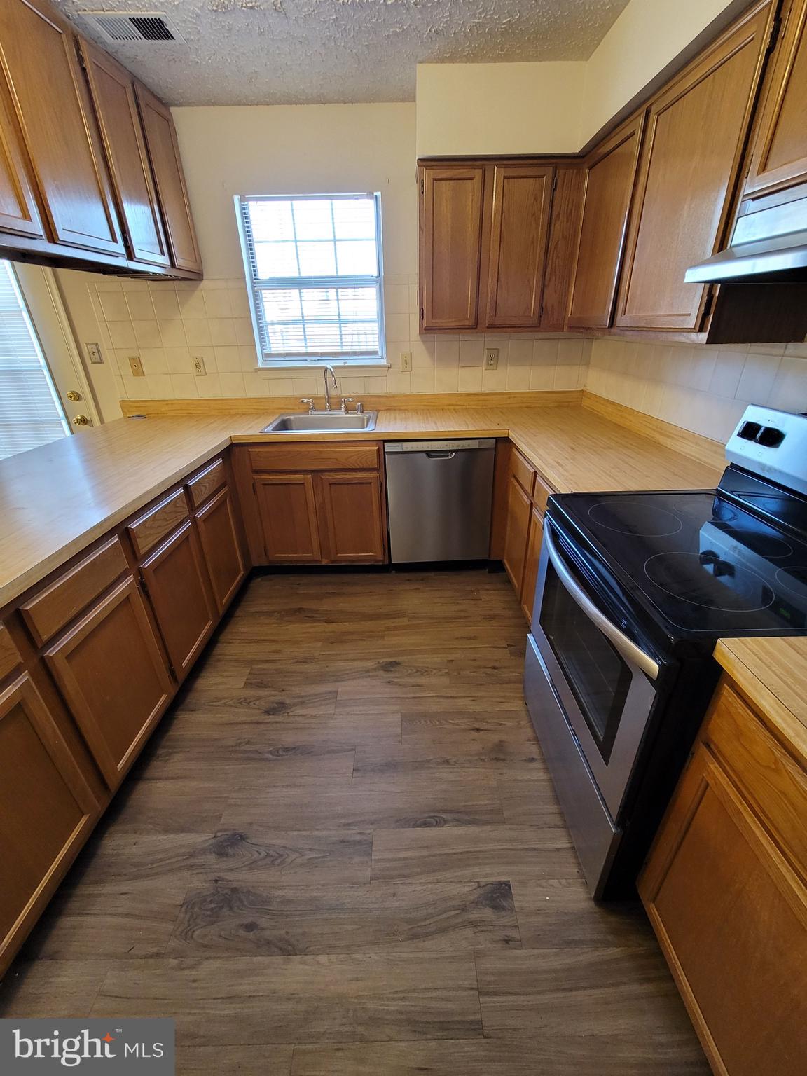 ST CHARLES SUB - HAMPSHIRE - Residential Lease