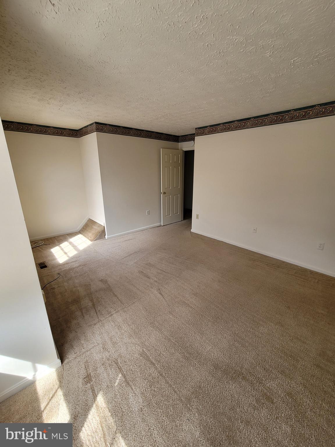 ST CHARLES SUB - HAMPSHIRE - Residential Lease