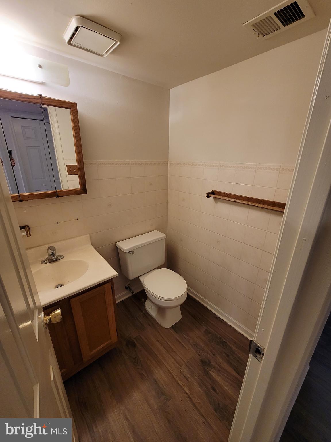 ST CHARLES SUB - HAMPSHIRE - Residential Lease