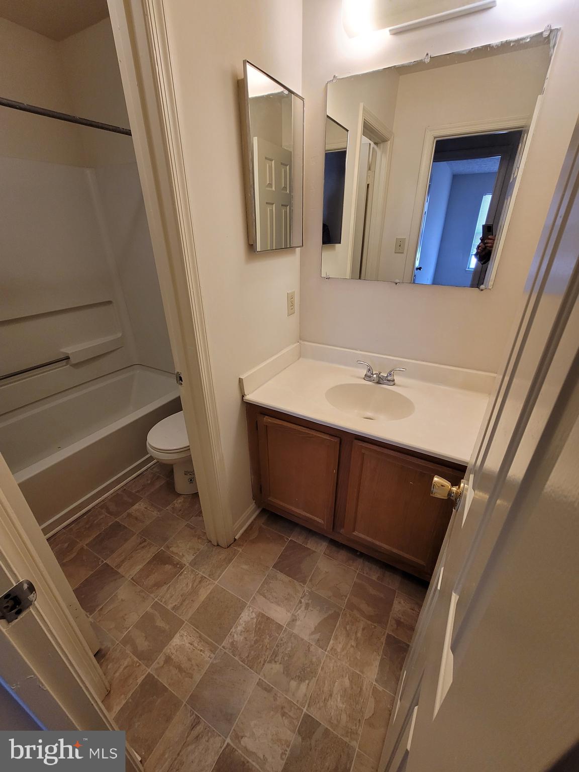 ST CHARLES SUB - HAMPSHIRE - Residential Lease