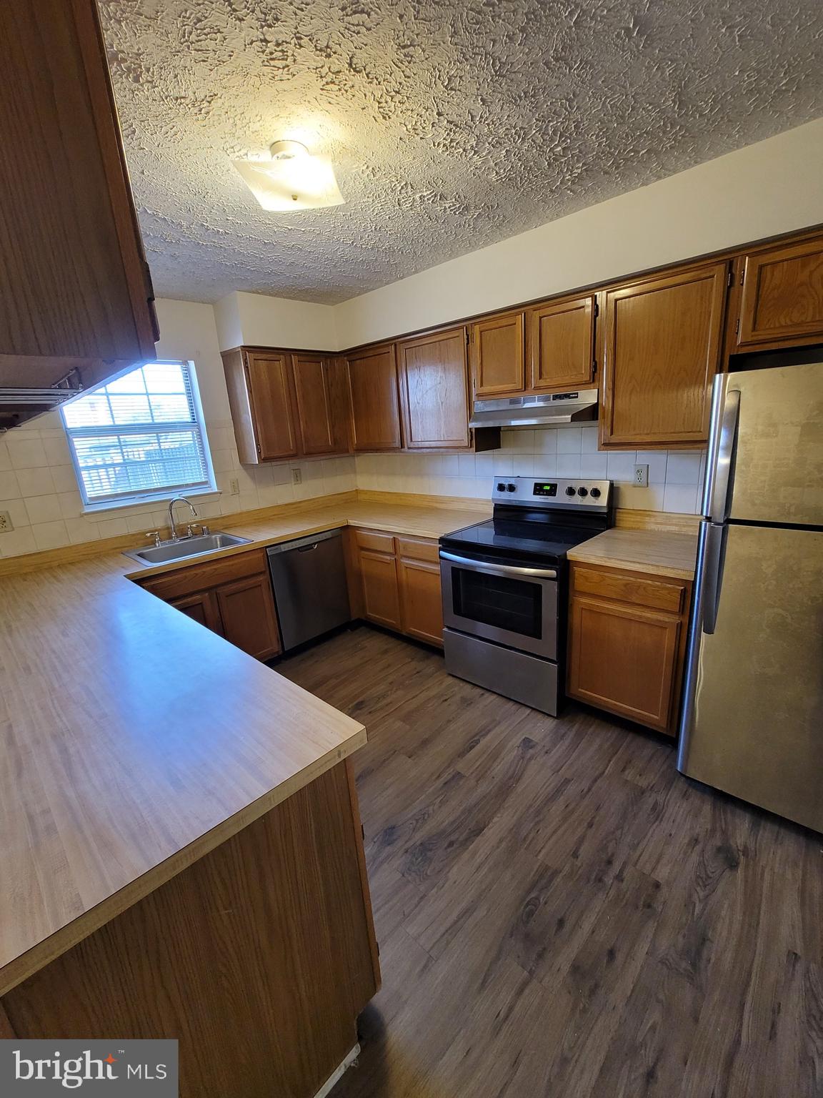 ST CHARLES SUB - HAMPSHIRE - Residential Lease