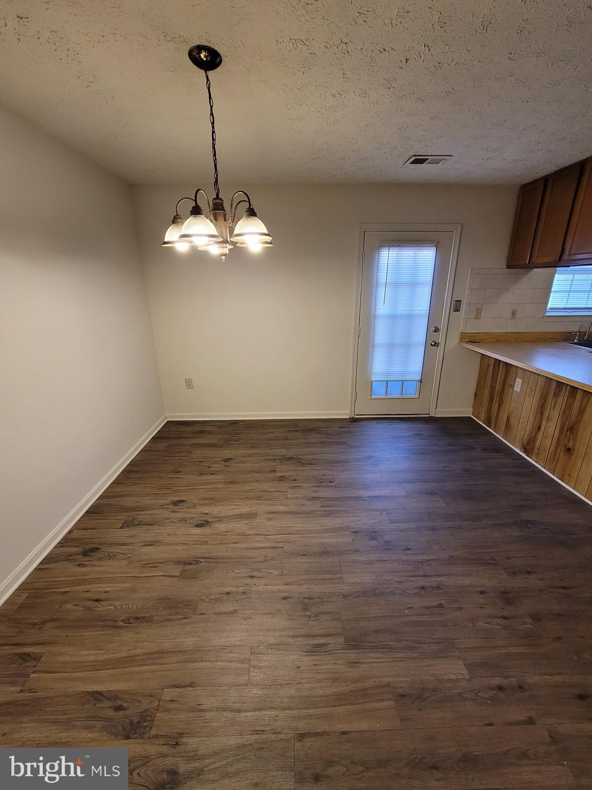 ST CHARLES SUB - HAMPSHIRE - Residential Lease