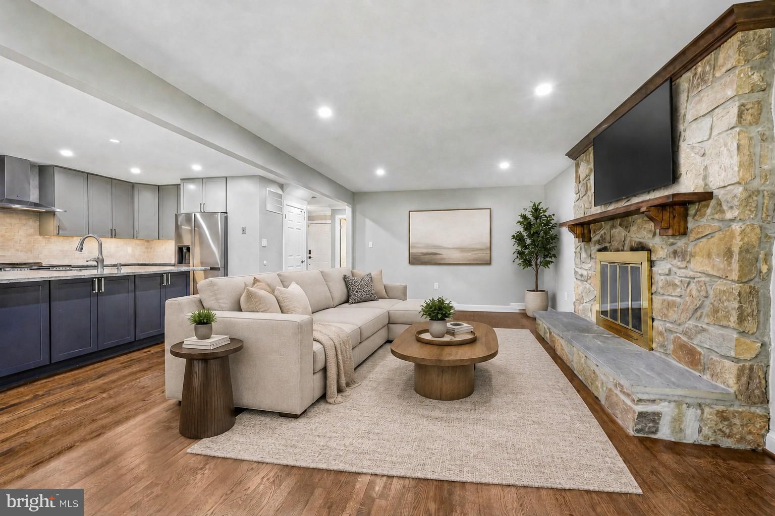 3802 IVANHOE LANE