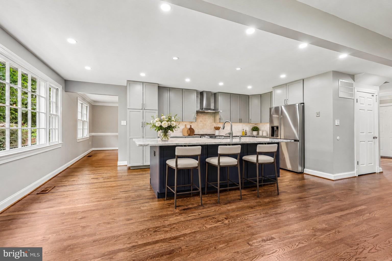 3802 IVANHOE LANE