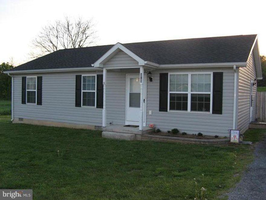 South Berkeley County - easy commute to Martinsburg, WV, or Winchester, VA, or beyond.  Less than 3 miles to dining, shopping, banking, pharmacies, medical office and more. Backyard surrounded by privacy fencing. Nice deck for grilling and relaxing. Well maintained rancher with kitchen/dining combo and open floor plan. Master full bath includes tub. Call today to tour this lovely home.