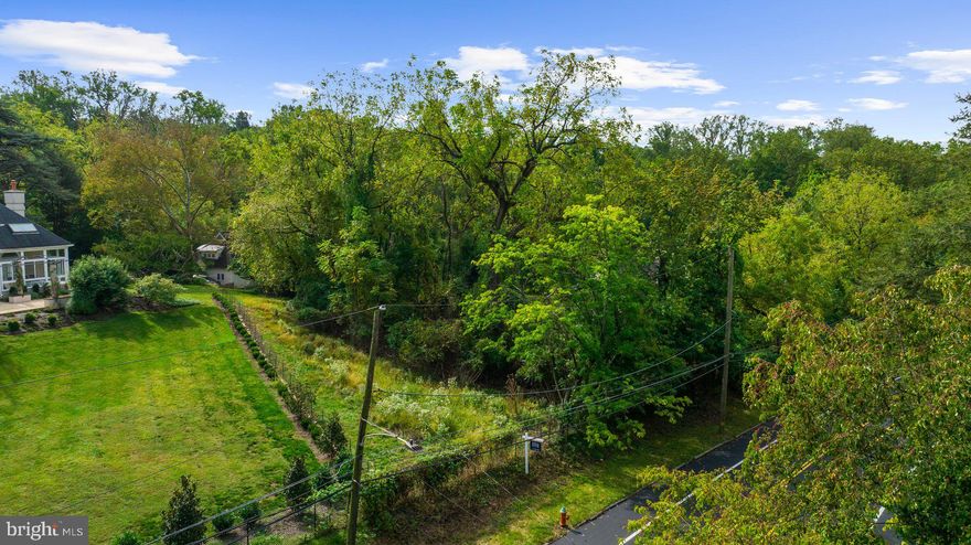 Chestnut Hill single lot, Garden District, Superior Location! Bring your Builder or use one of ours and Build you Dream Home! Graduated 10-year Tax abatement -New Construction.
Buyer is responsible for Due Diligence.