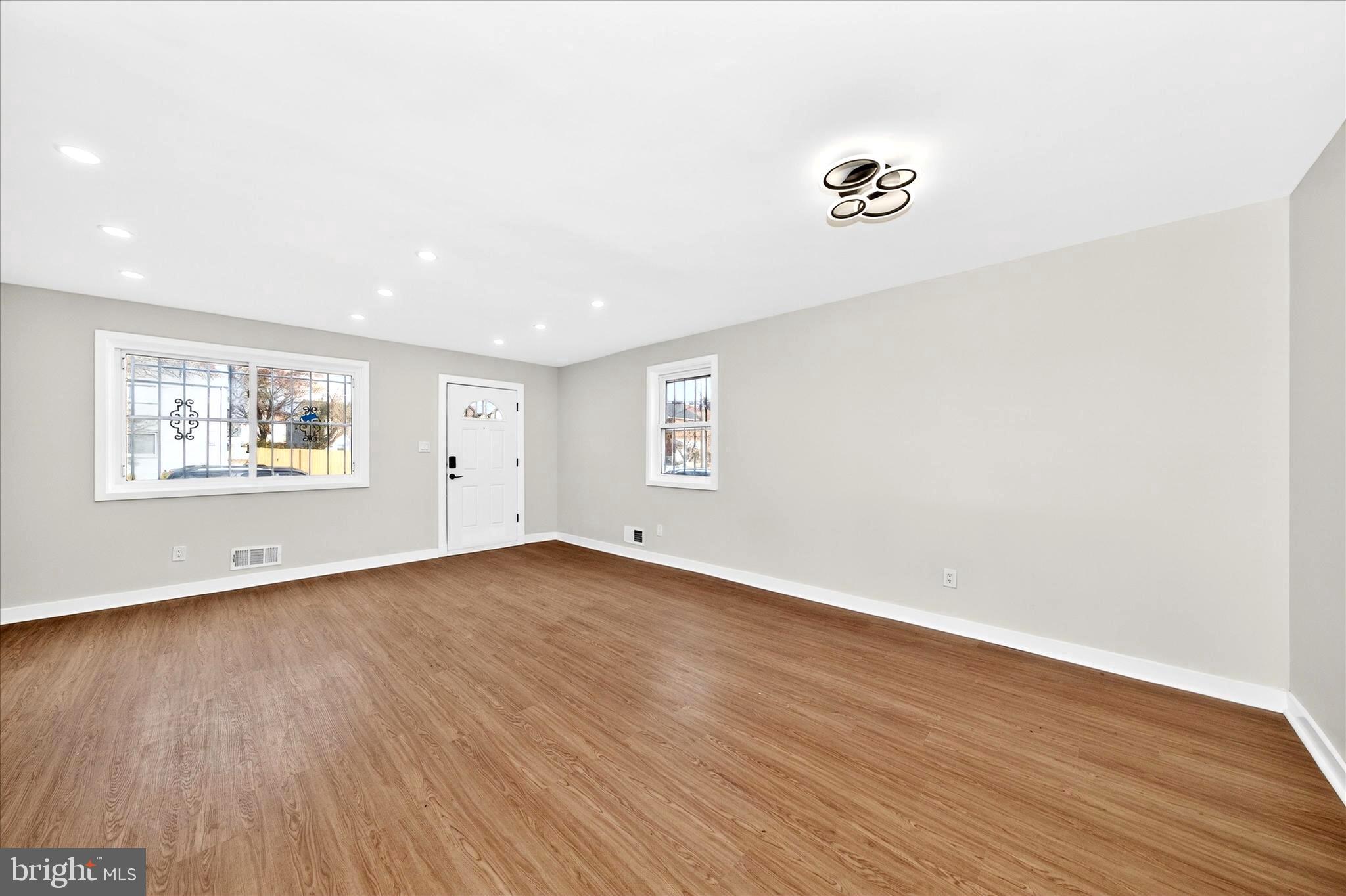 DUPONT VILLAGE - Residential