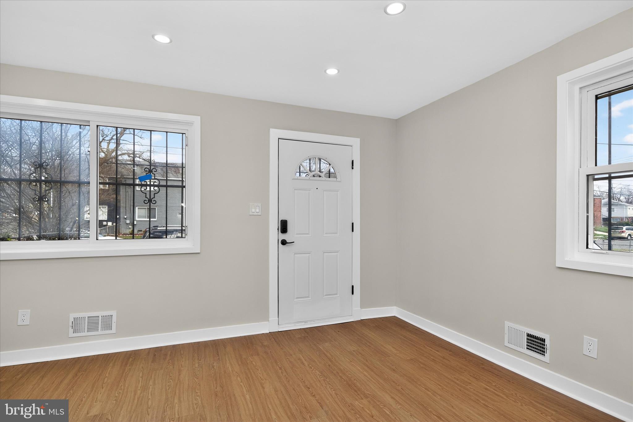 DUPONT VILLAGE - Residential