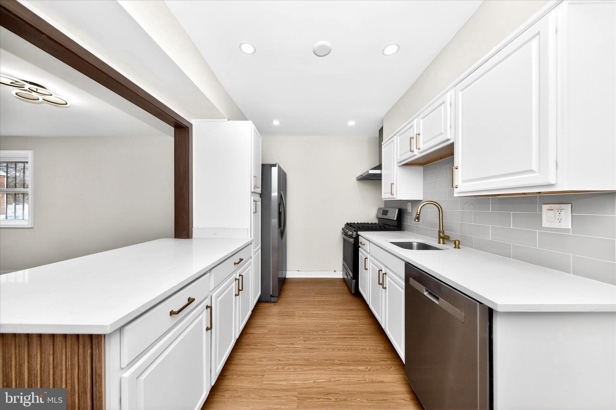 DUPONT VILLAGE - Residential